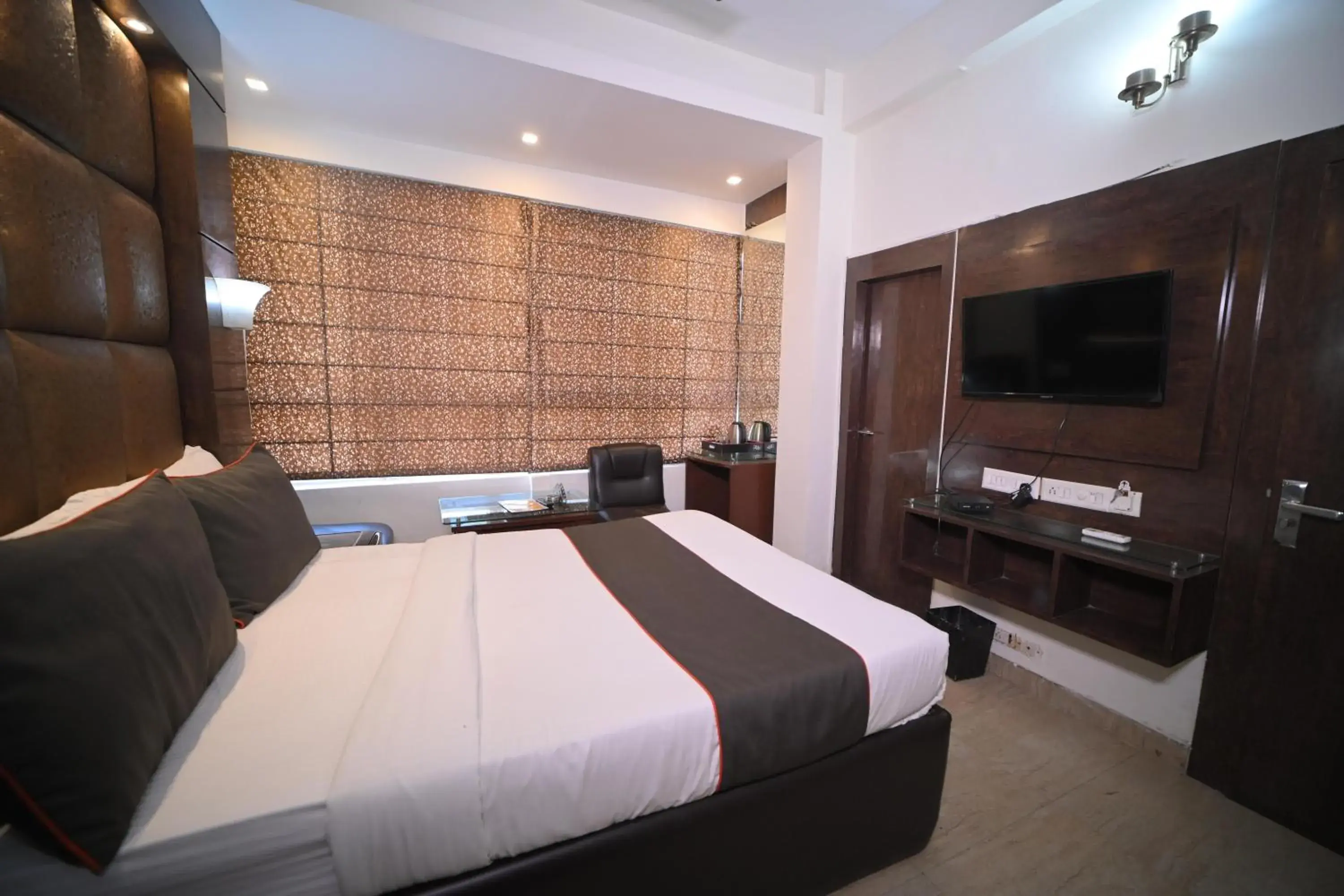 View (from property/room), Bed in HOTEL UR View (from property/room), Bed in HOTEL UR