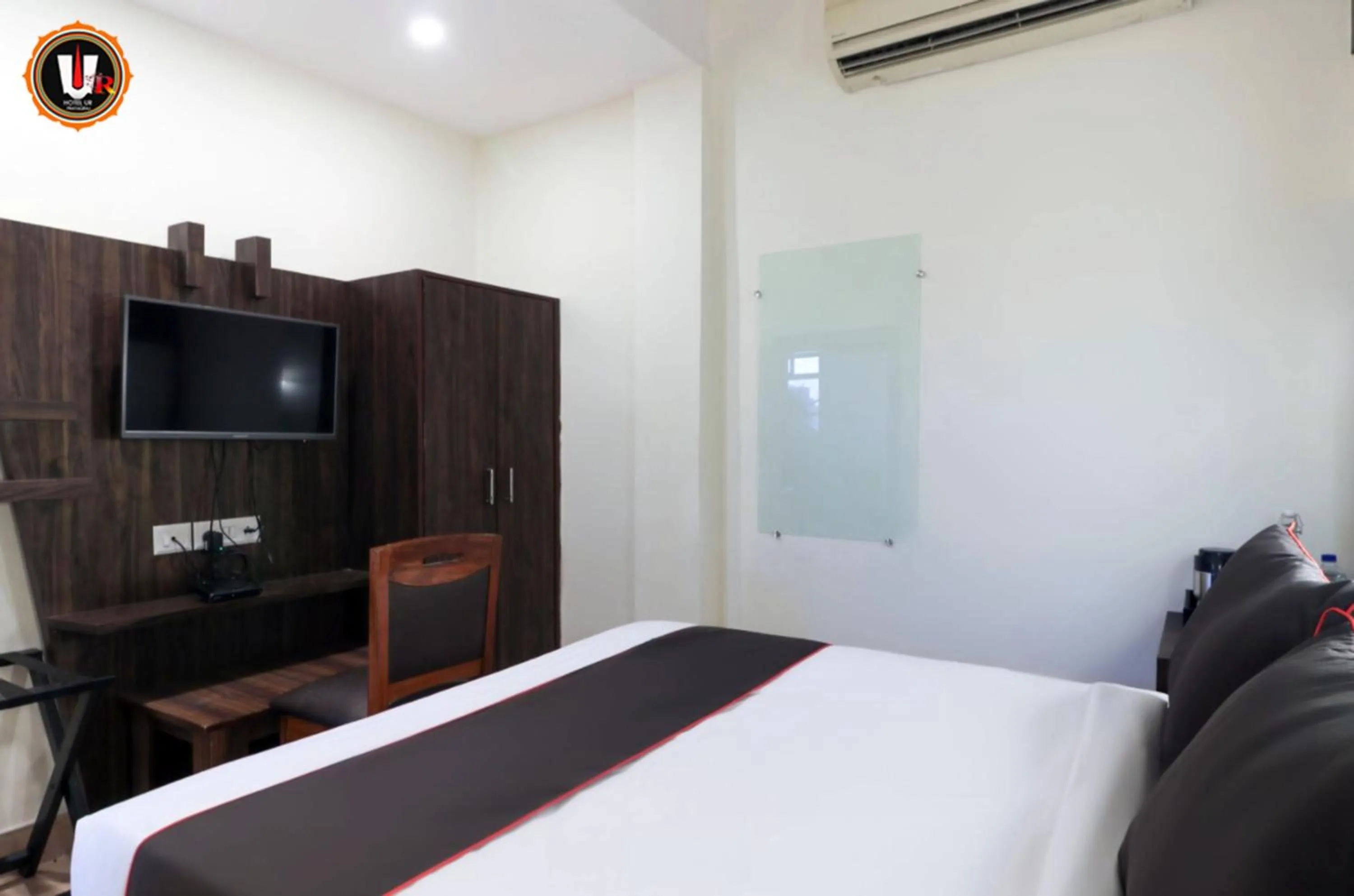 Photo of the whole room in HOTEL UR