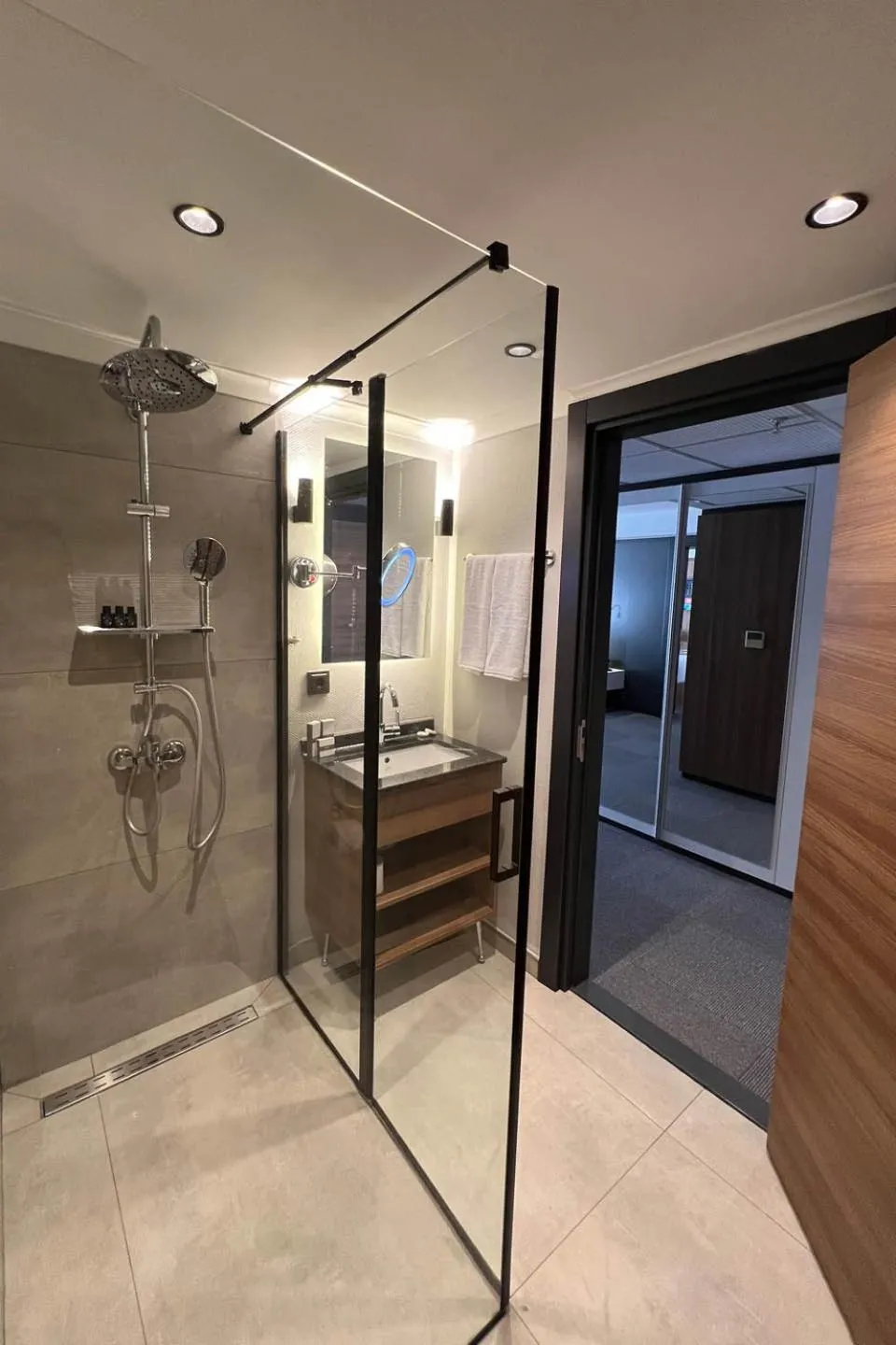 Toilet in Sera Lake Center Hotel