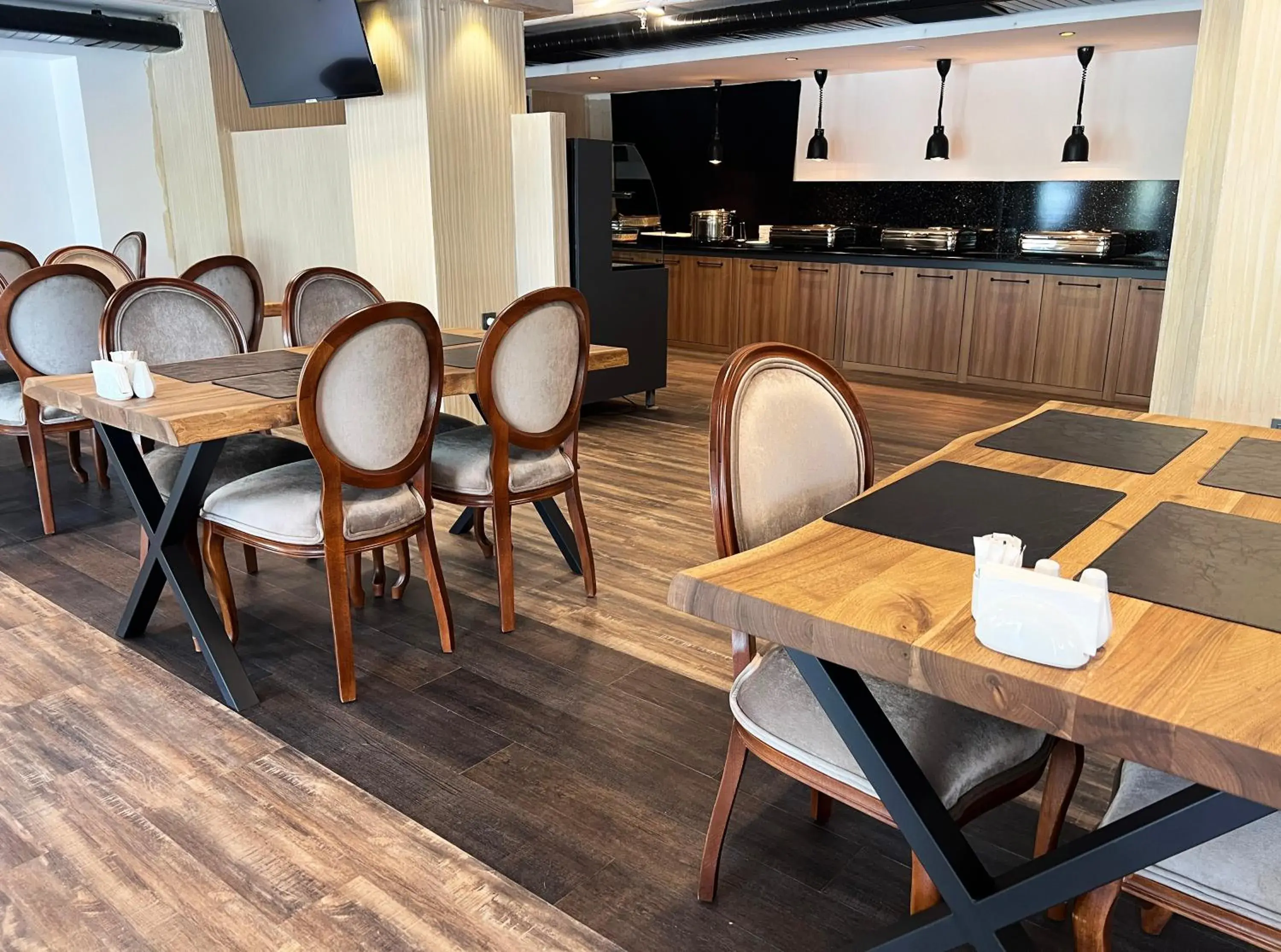 Restaurant/places to eat in Sera Lake Center Hotel Restaurant/places to eat in Sera Lake Center Hotel