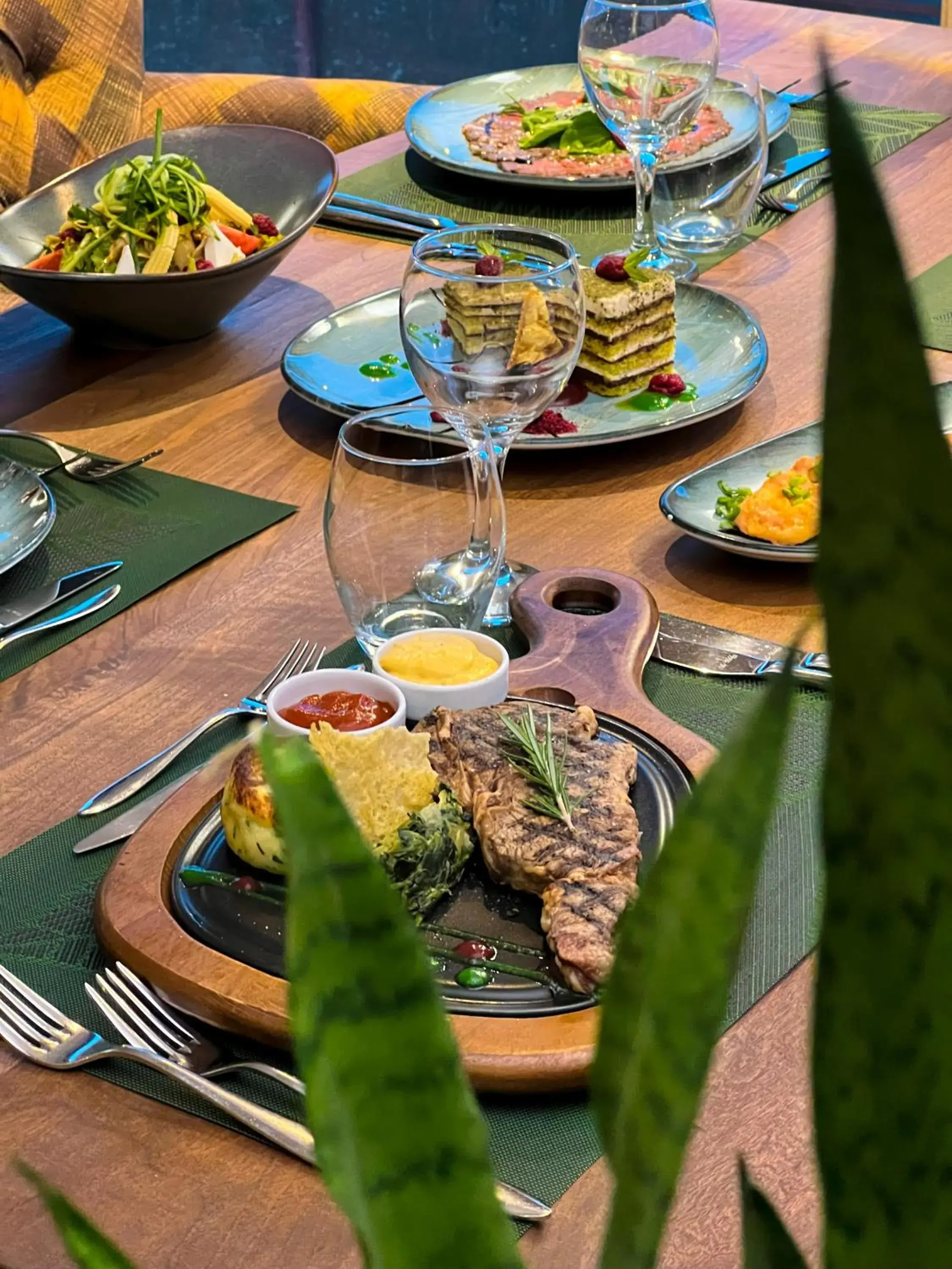 Restaurant/places to eat in Sera Lake Center Hotel Restaurant/places to eat in Sera Lake Center Hotel