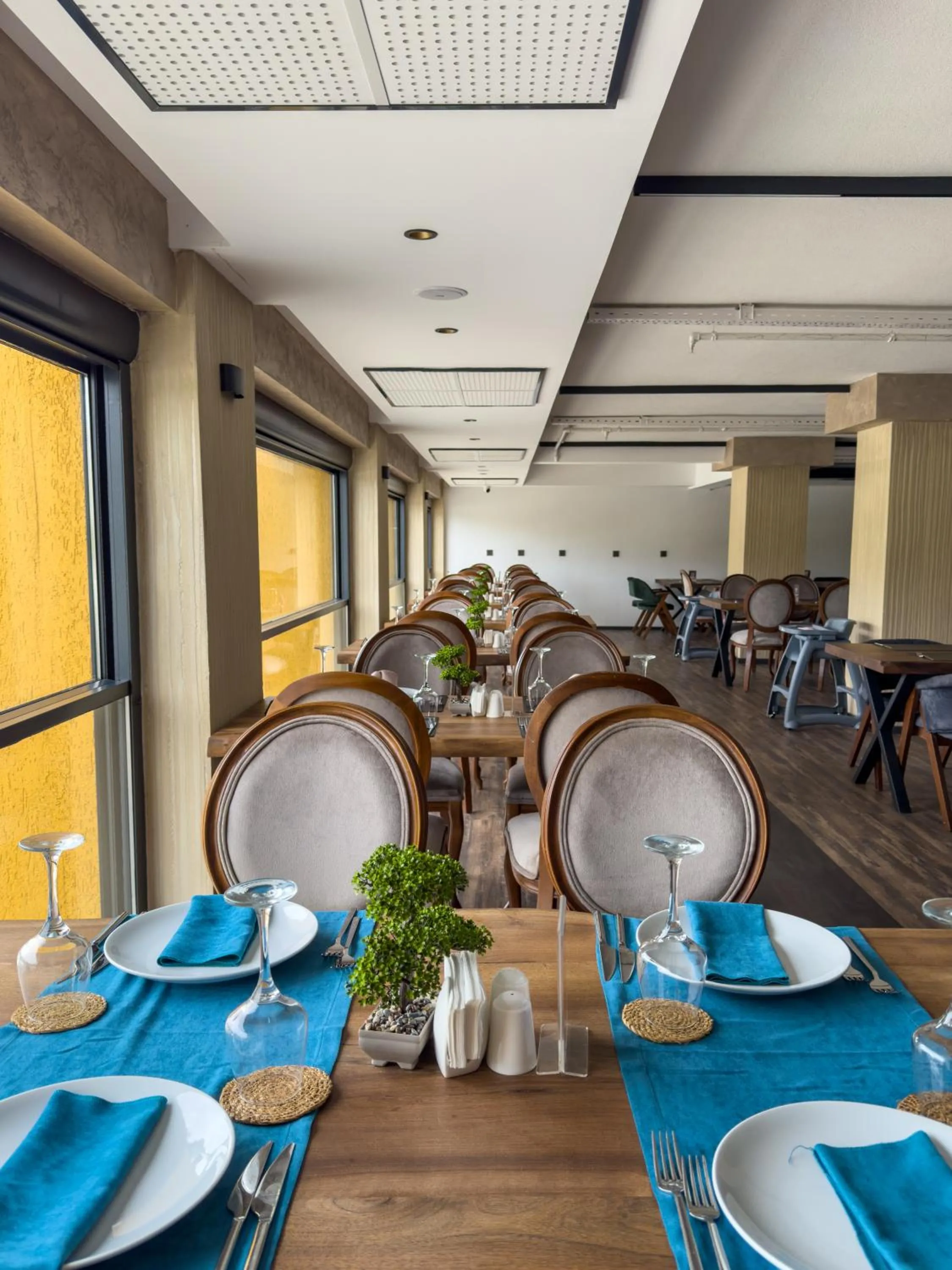 Restaurant/places to eat in Sera Lake Center Hotel