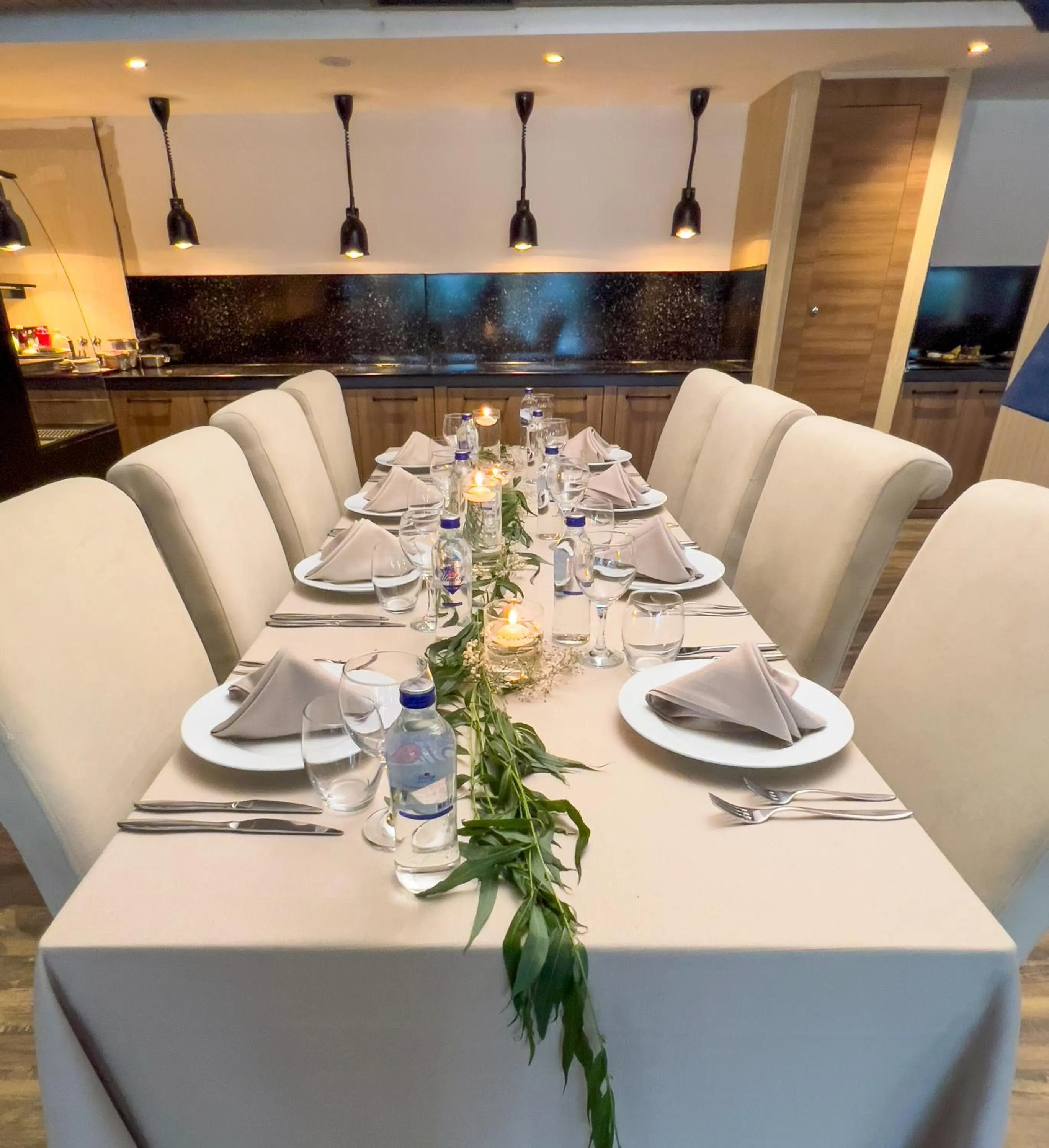 Restaurant/places to eat in Sera Lake Center Hotel