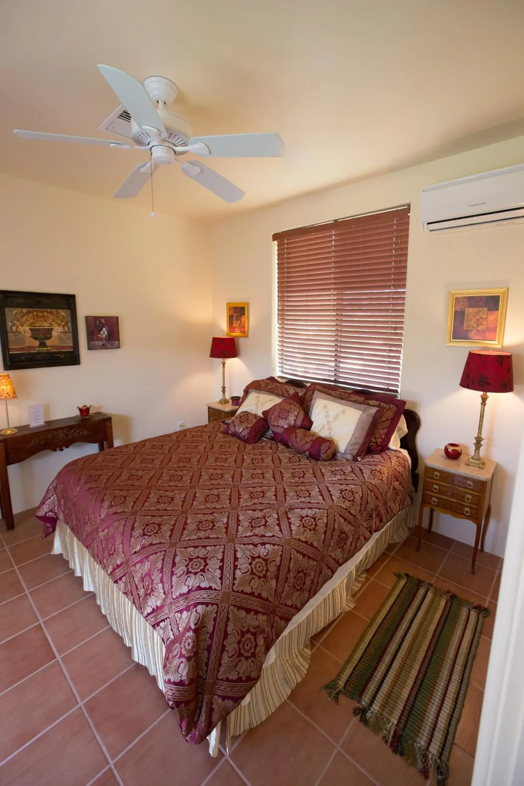 King Room in Turtle Back Mesa Bed and Breakfast King Room in Turtle Back Mesa Bed and Breakfast