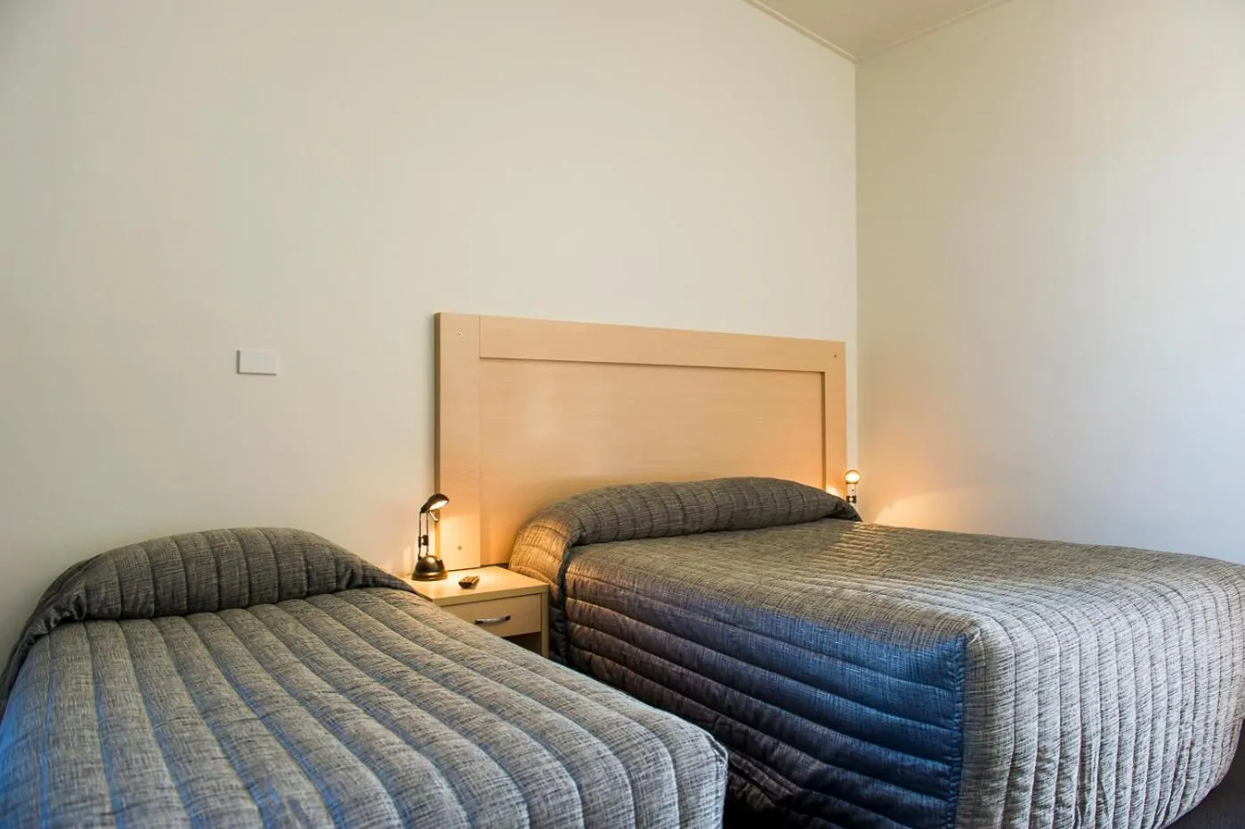 Bedroom, Bed in Cherry Blossom Motor Inn