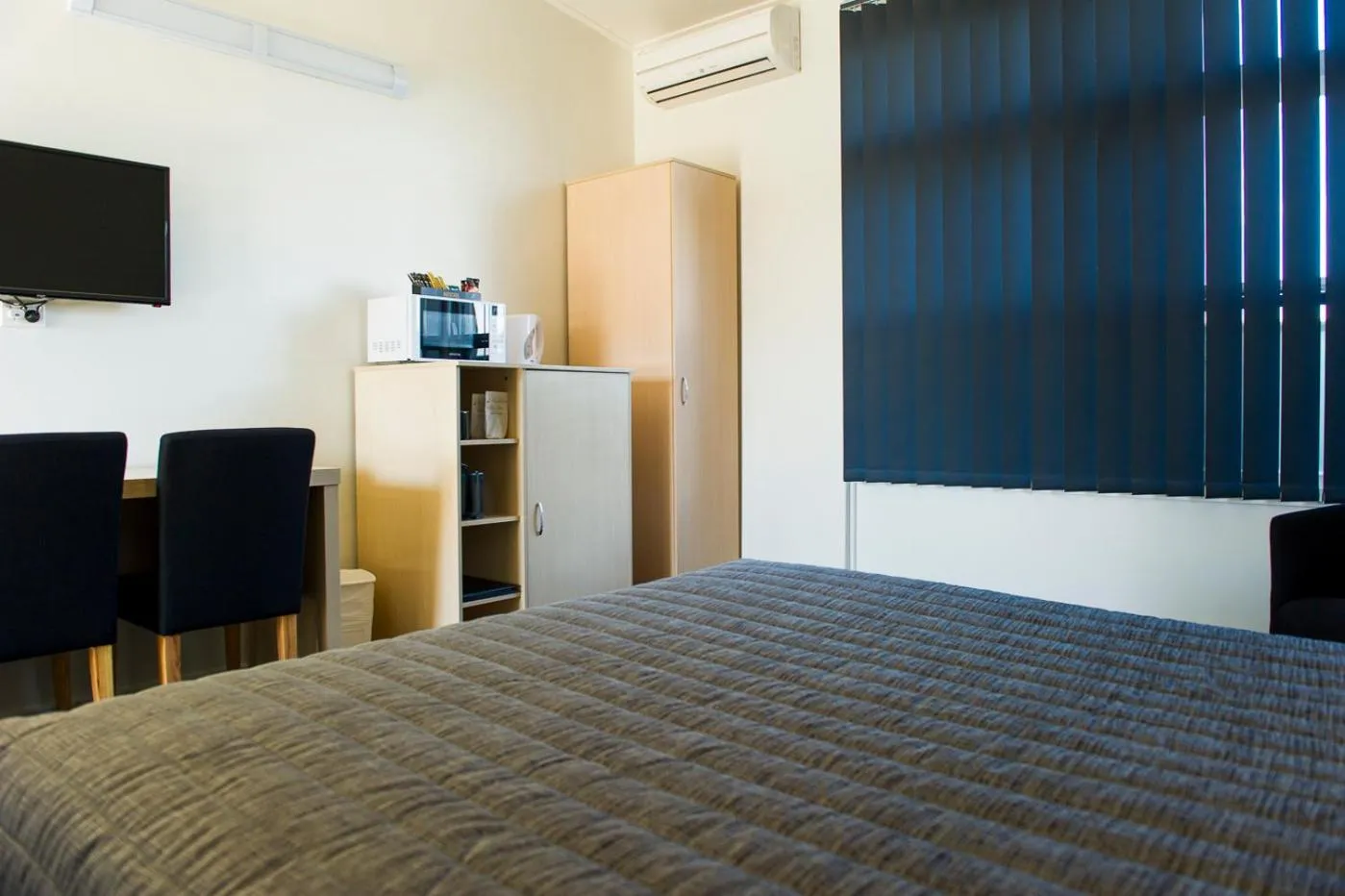 Photo of the whole room, Bed in Cherry Blossom Motor Inn