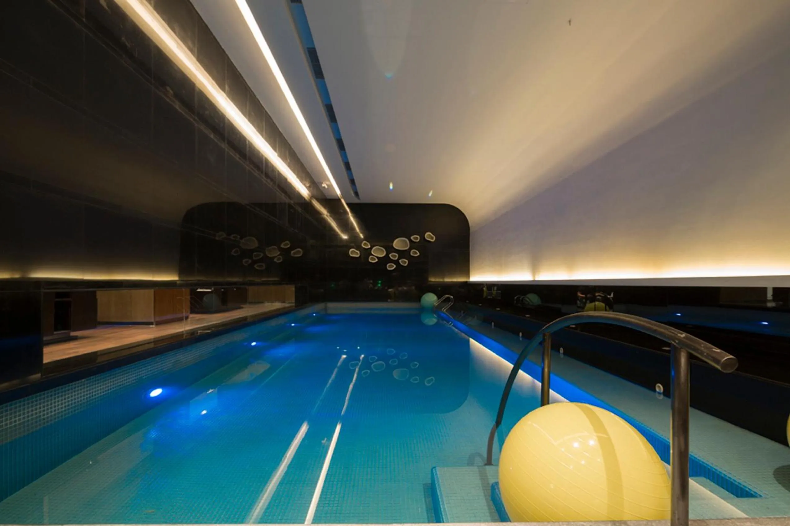 Swimming pool in Shenzhen Hui Hotel (Huaqiang NorthBusiness Zone)