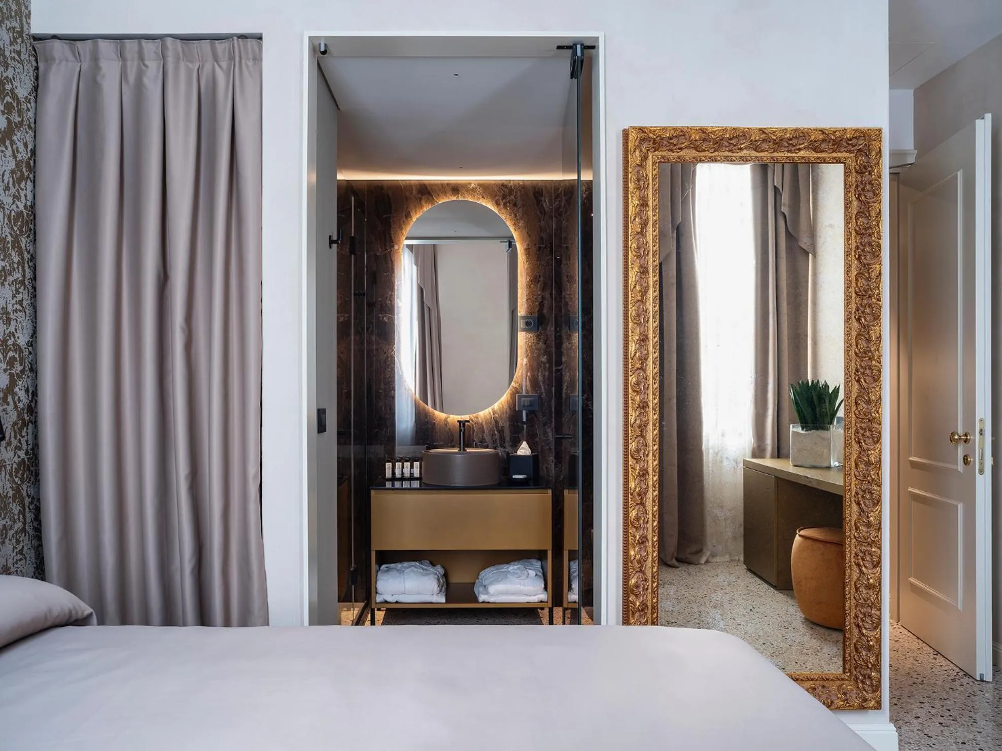 Bathroom, Bed in Palazzetto MyVenice