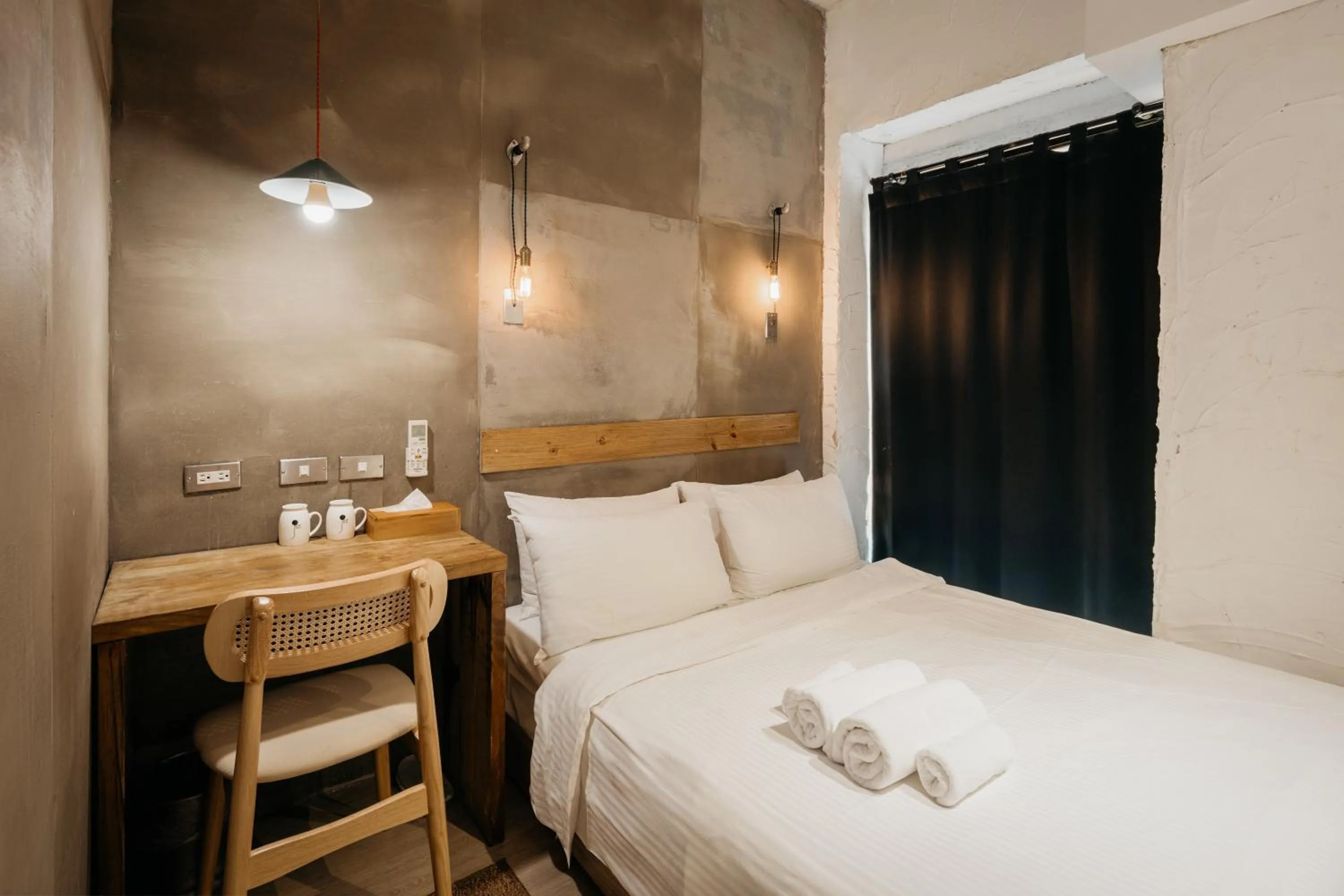 Bed in 禾裕 北車 Hey!U