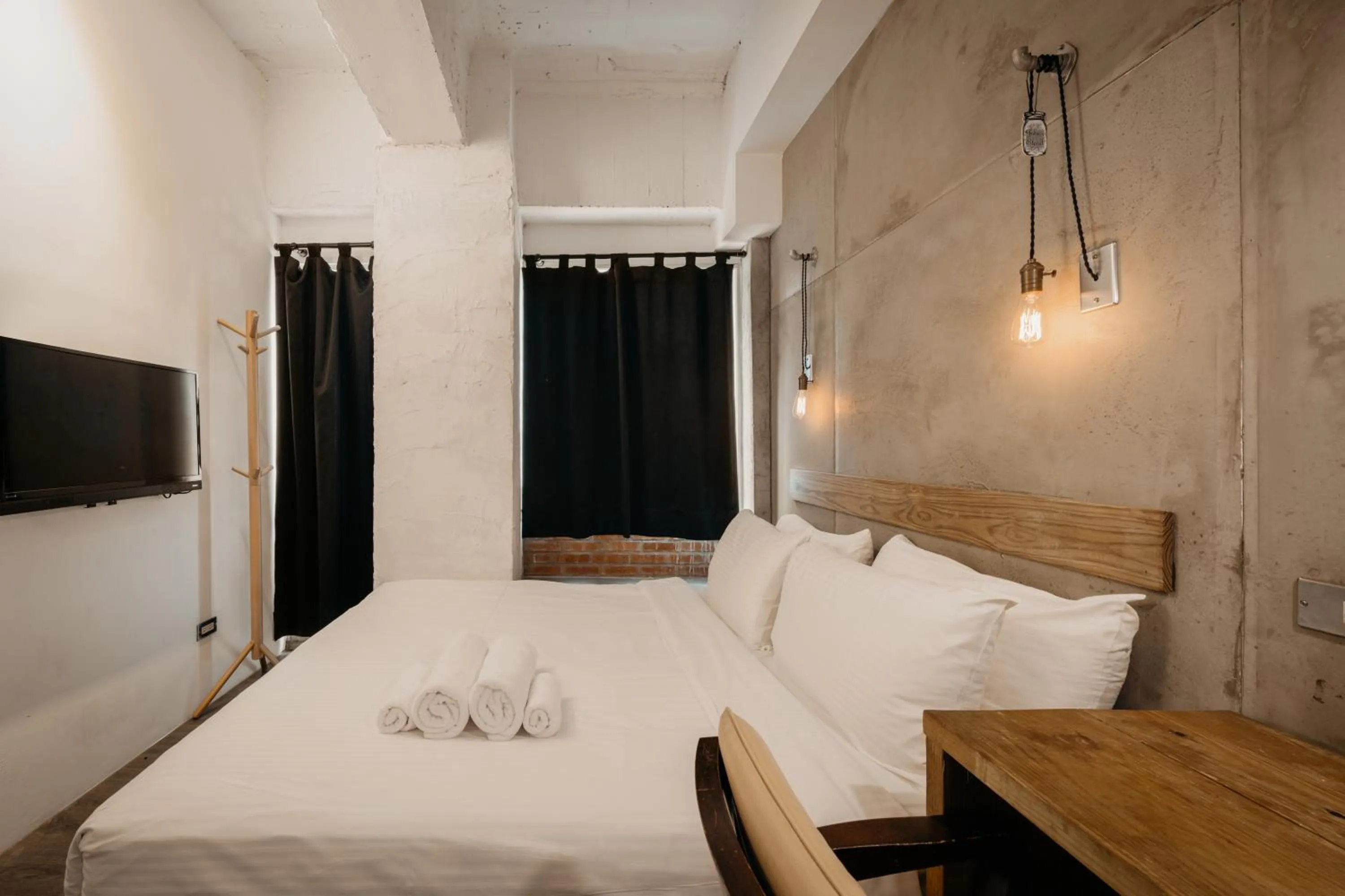 Bed in 禾裕 北車 Hey!U