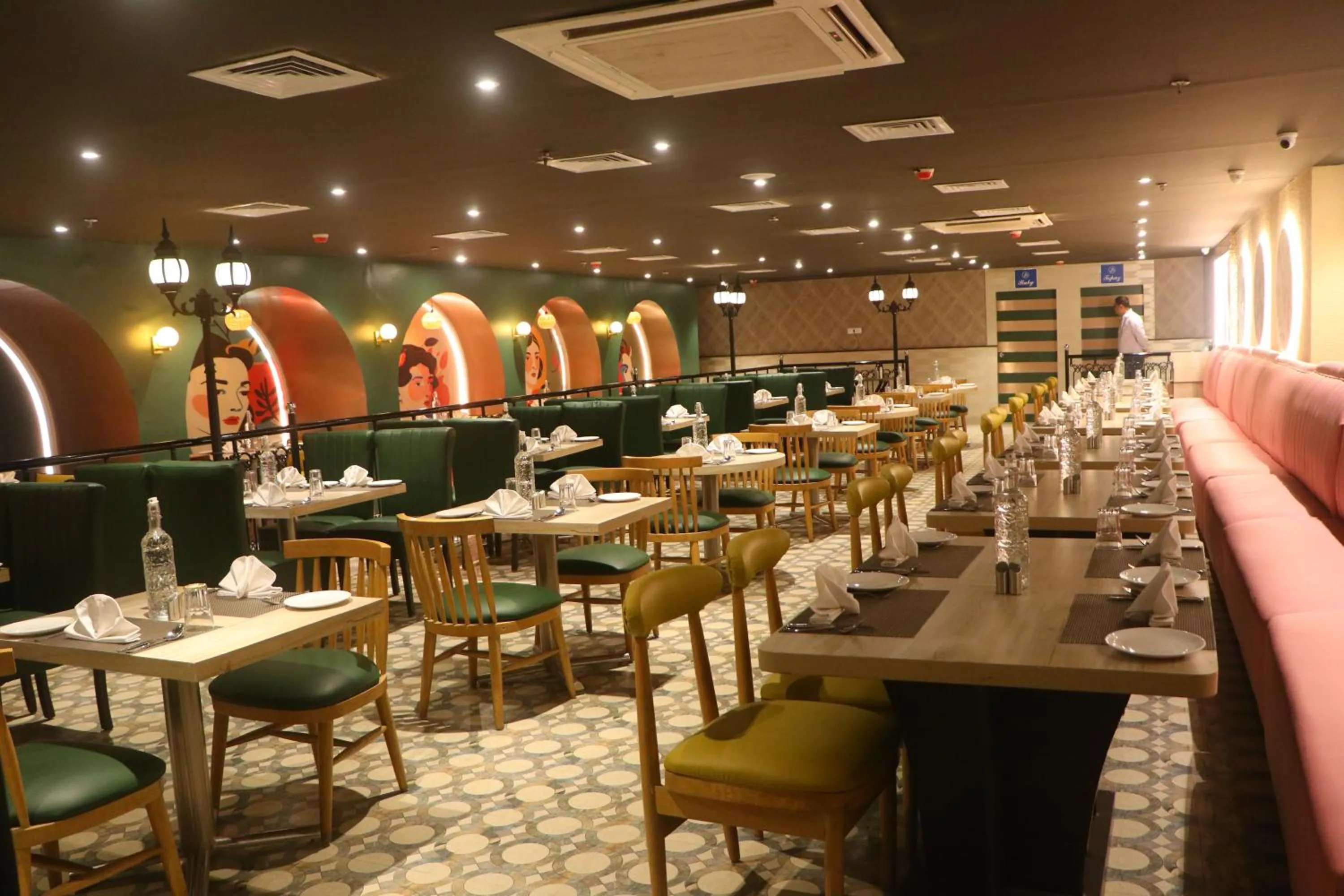 Restaurant/places to eat in SK Premium Park, World Square Mall