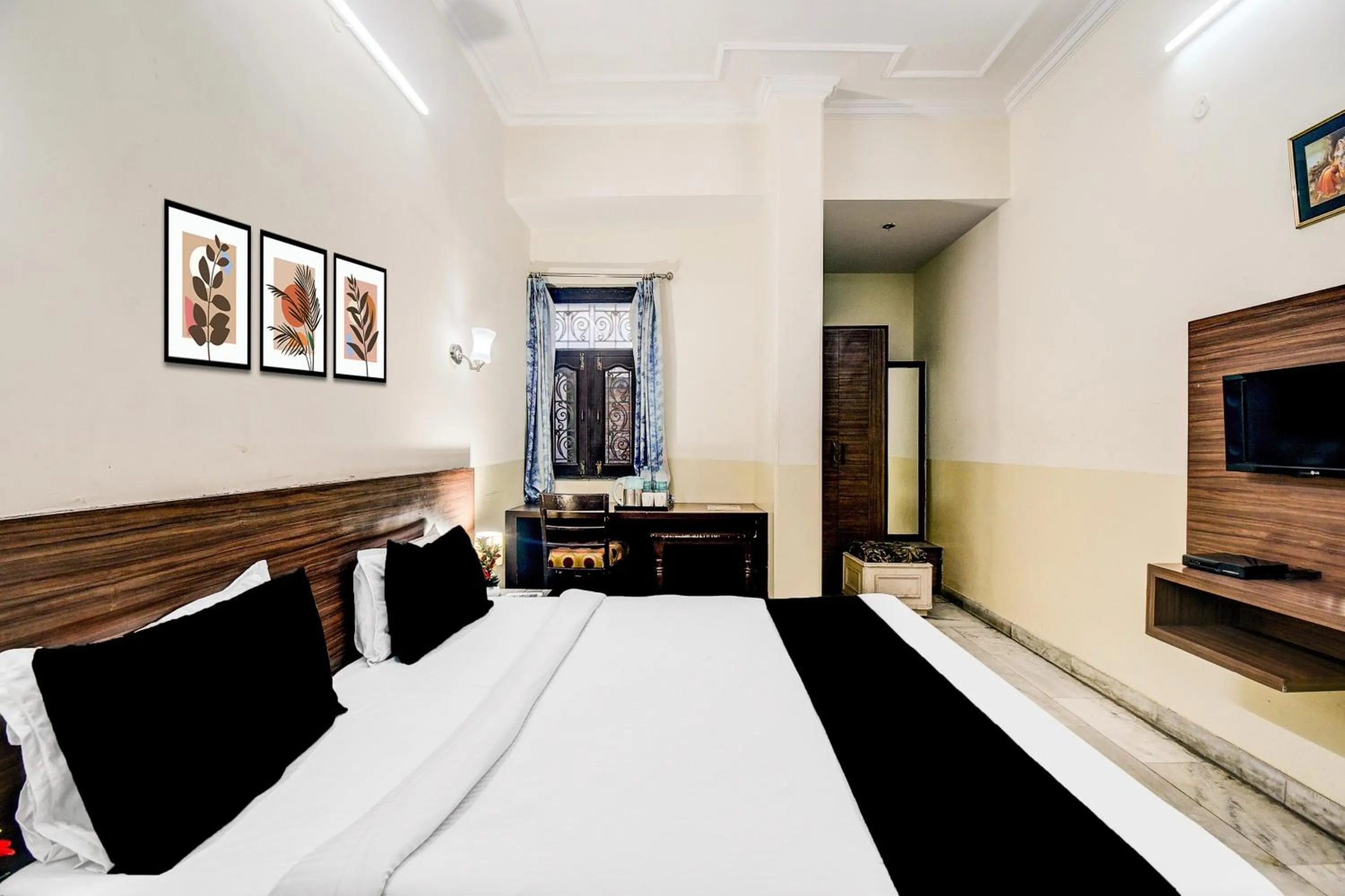 Bedroom, Bed in Collection O Raja Park Jaipur Formerly Maan Heritage