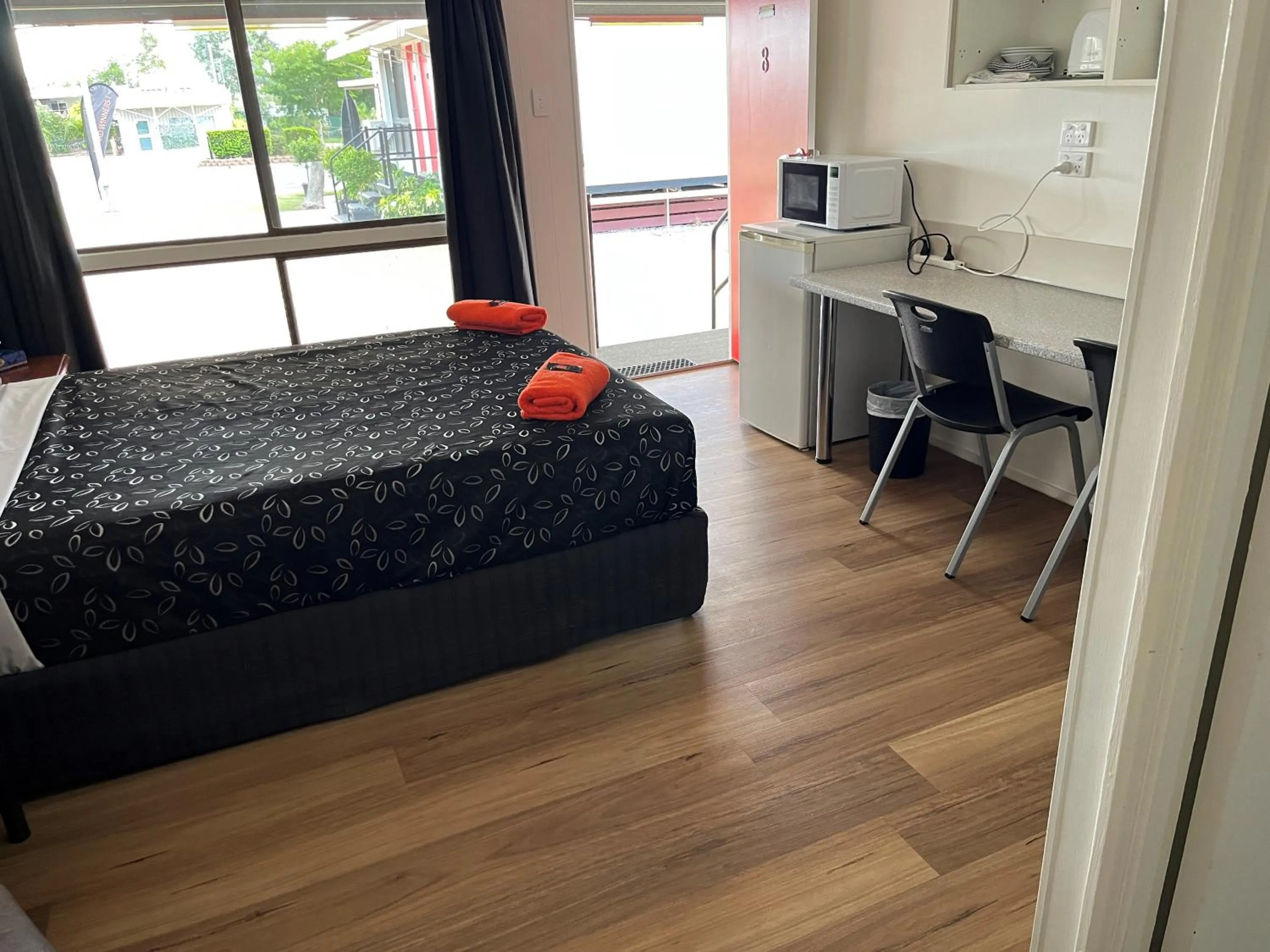 Bedroom, Bed in Winton Outback Motel