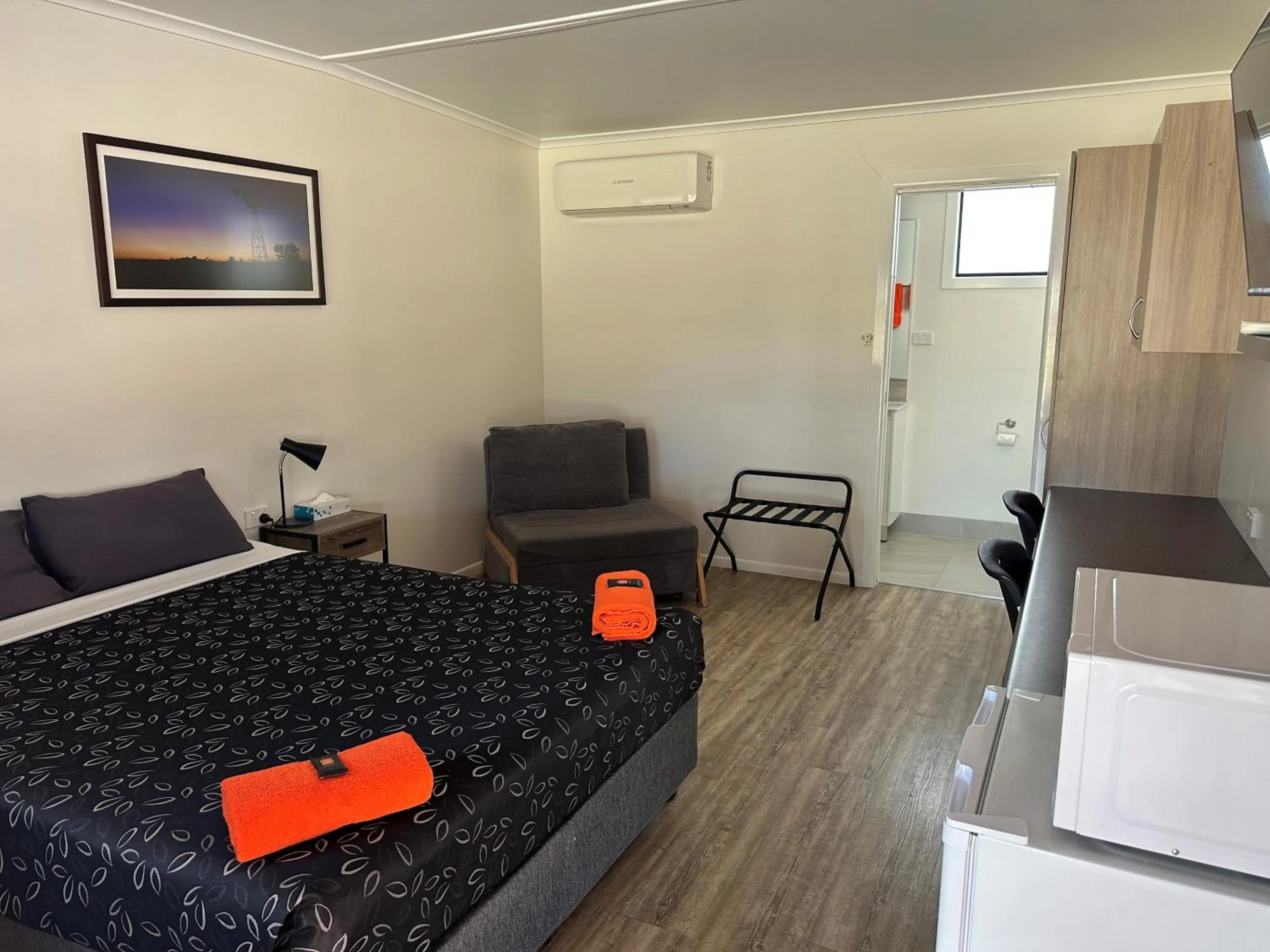 Bedroom, Bed in Winton Outback Motel