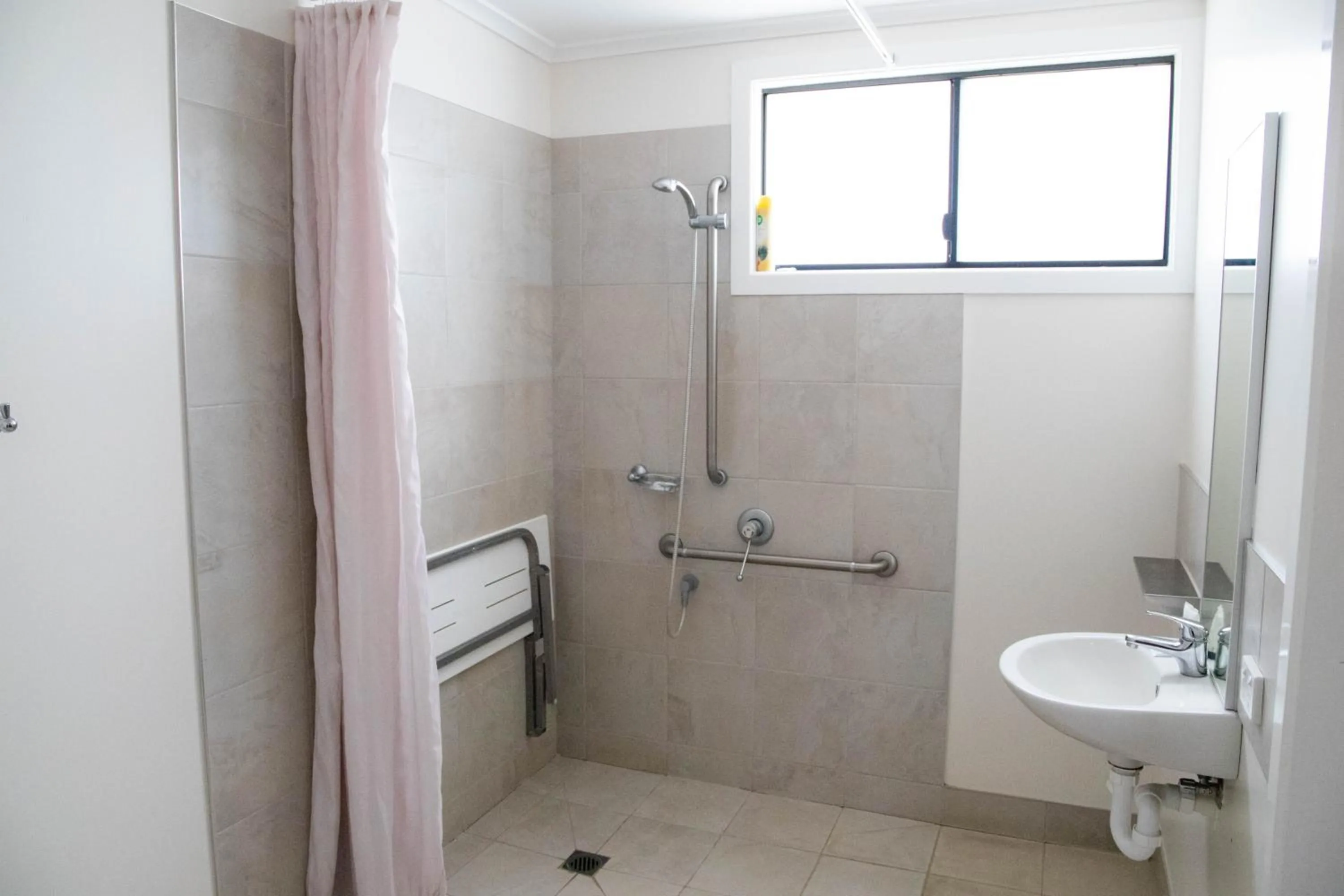 Shower in Winton Outback Motel