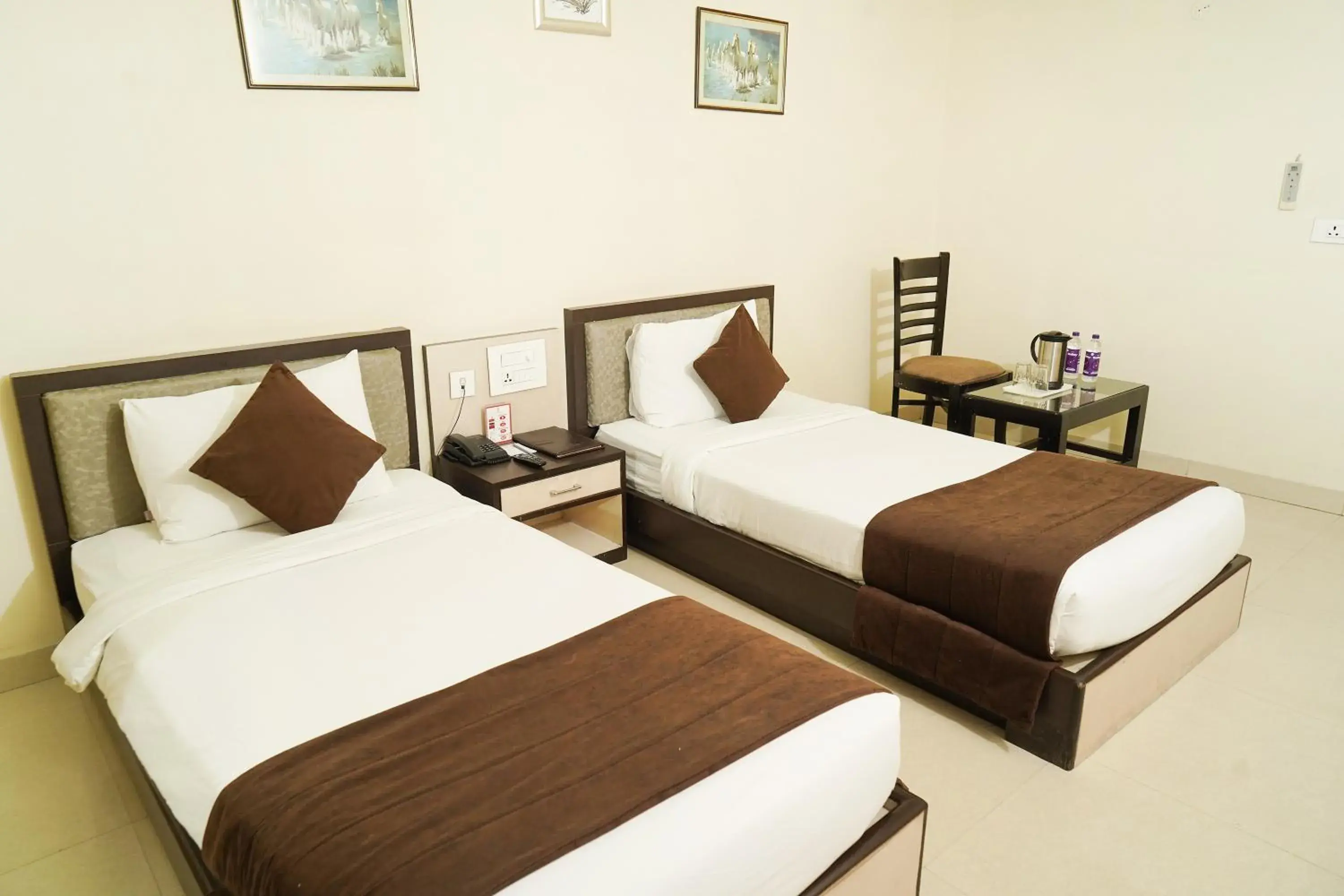 Bedroom in Hotel Yash Regency Bedroom in Hotel Yash Regency