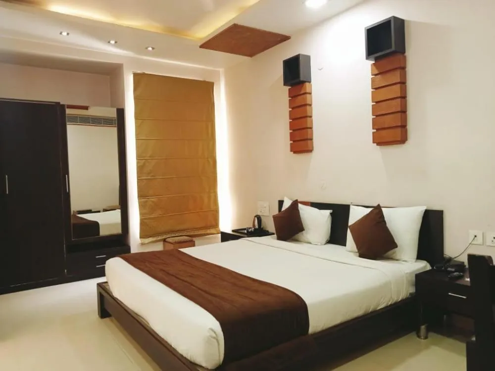 Bed in Hotel Yash Regency