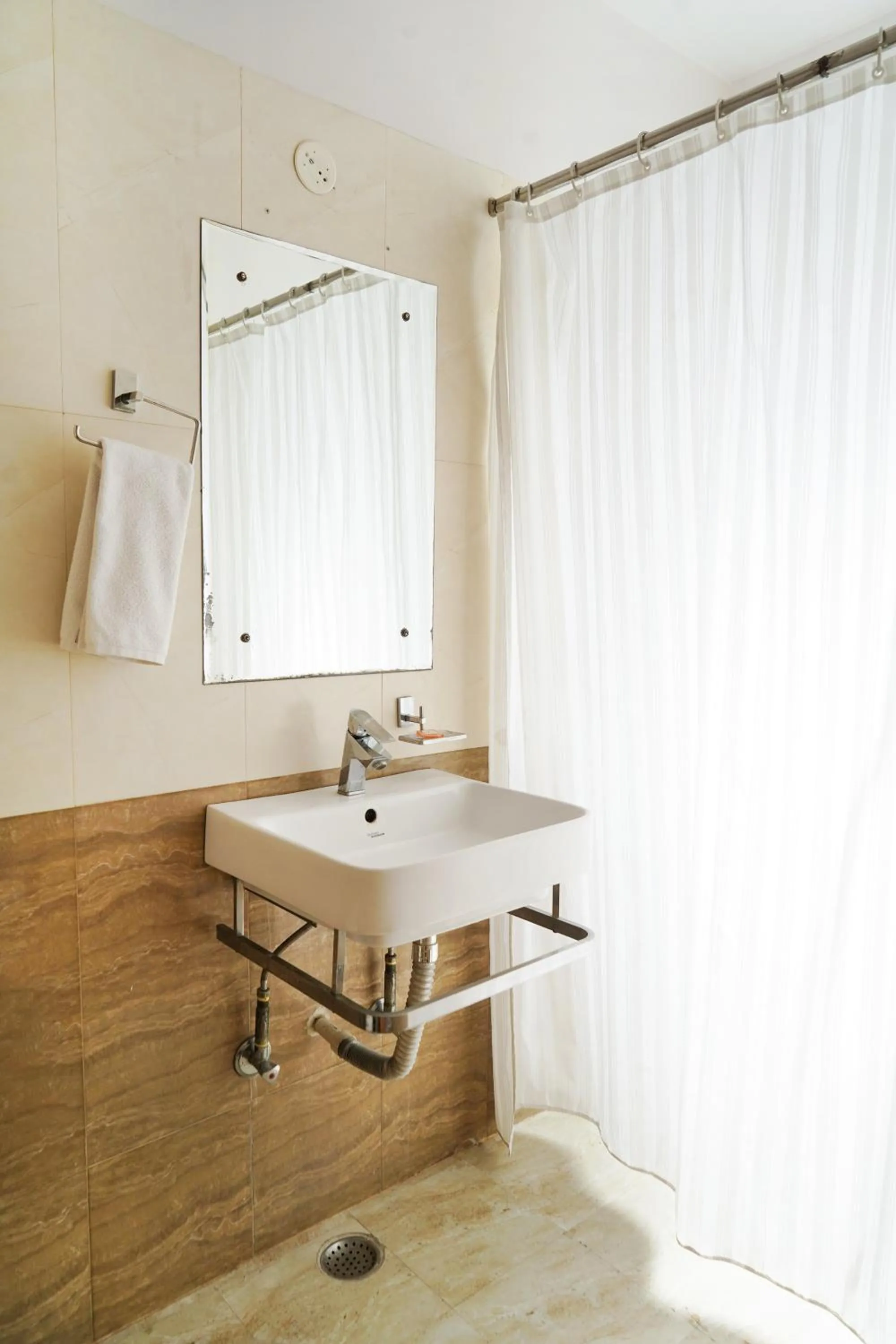 Bathroom in Hotel Yash Regency