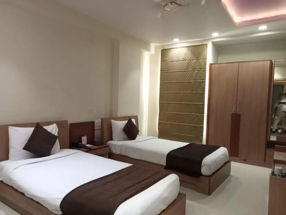 Bed in Hotel Yash Regency