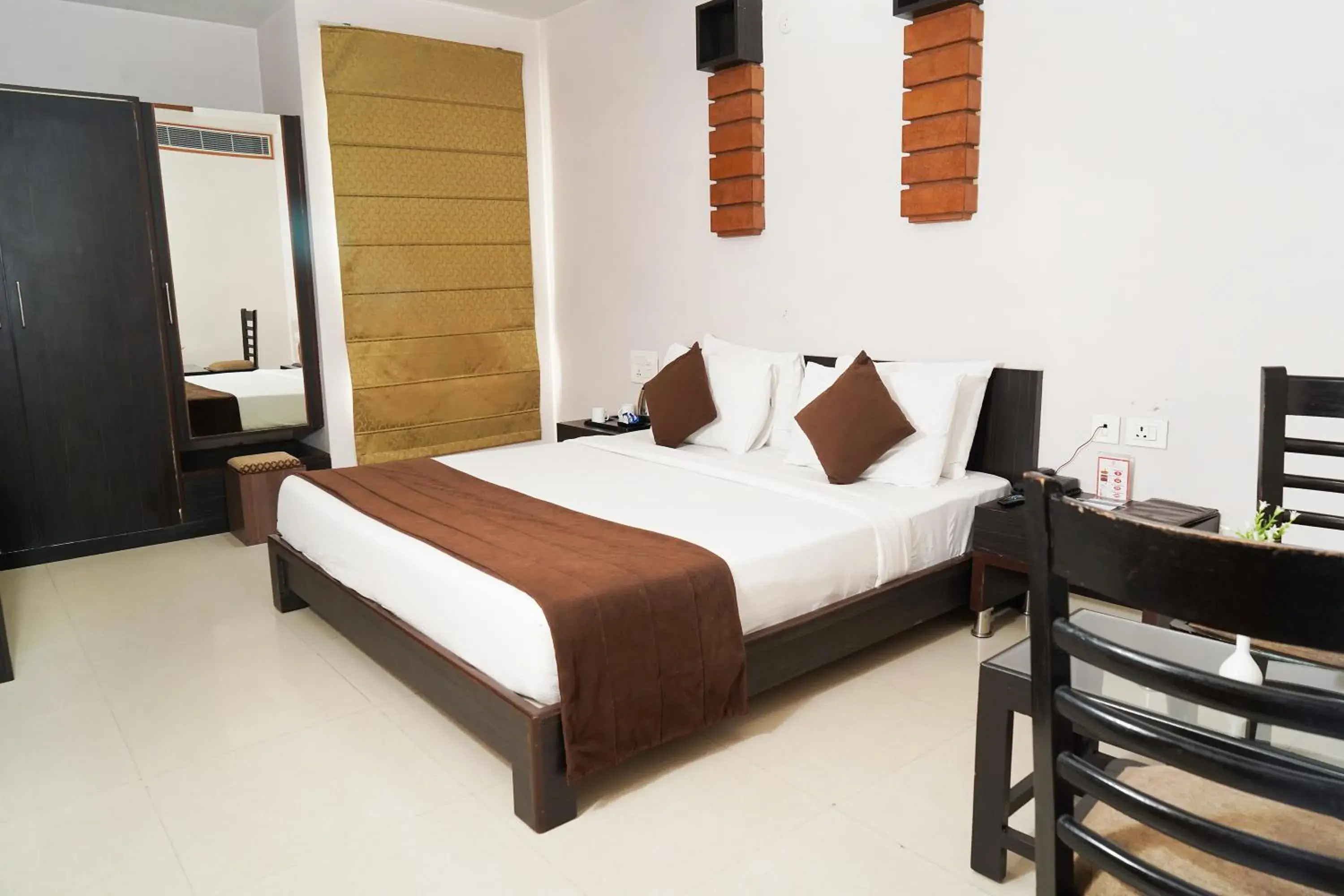 Bedroom in Hotel Yash Regency Bedroom in Hotel Yash Regency