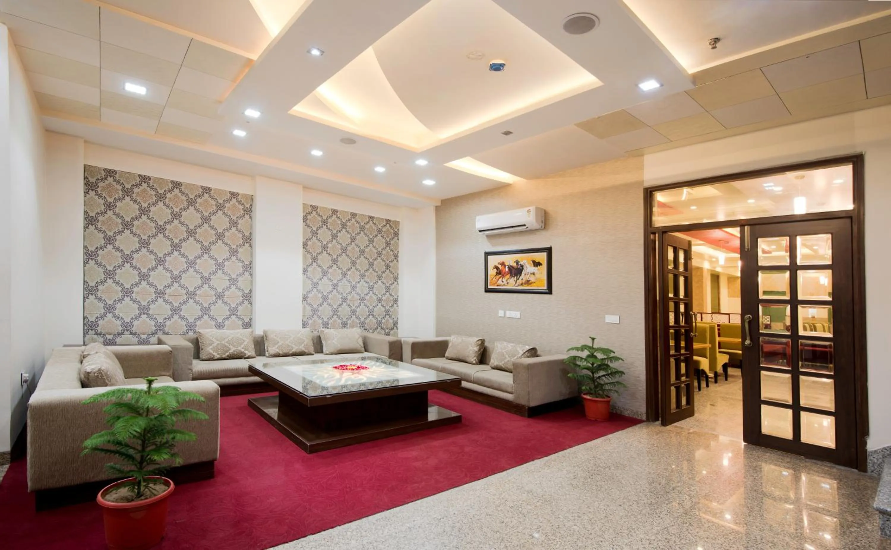 Communal lounge/ TV room, Seating Area in Hotel Yash Regency