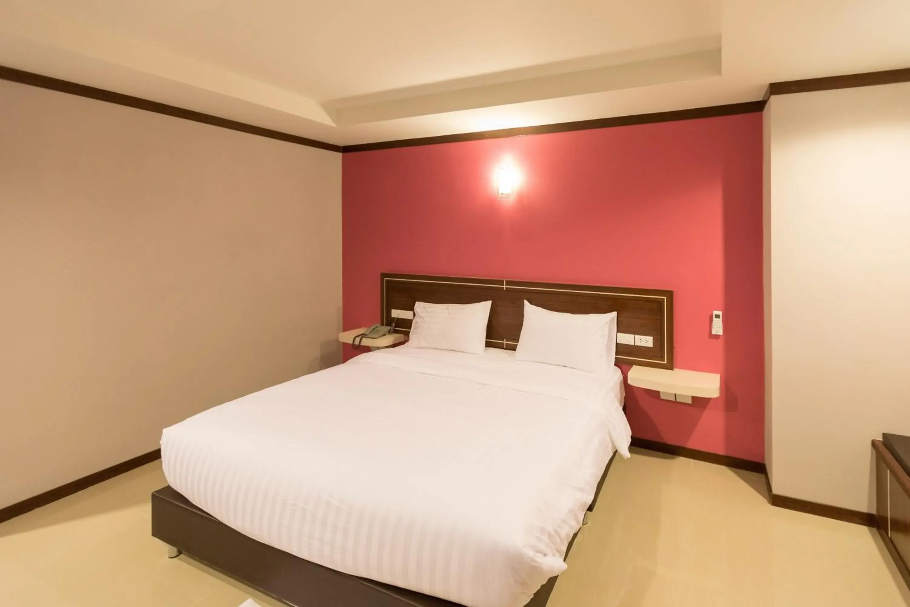 Deluxe Double Room in Thungtawan Hotel Deluxe Double Room in Thungtawan Hotel