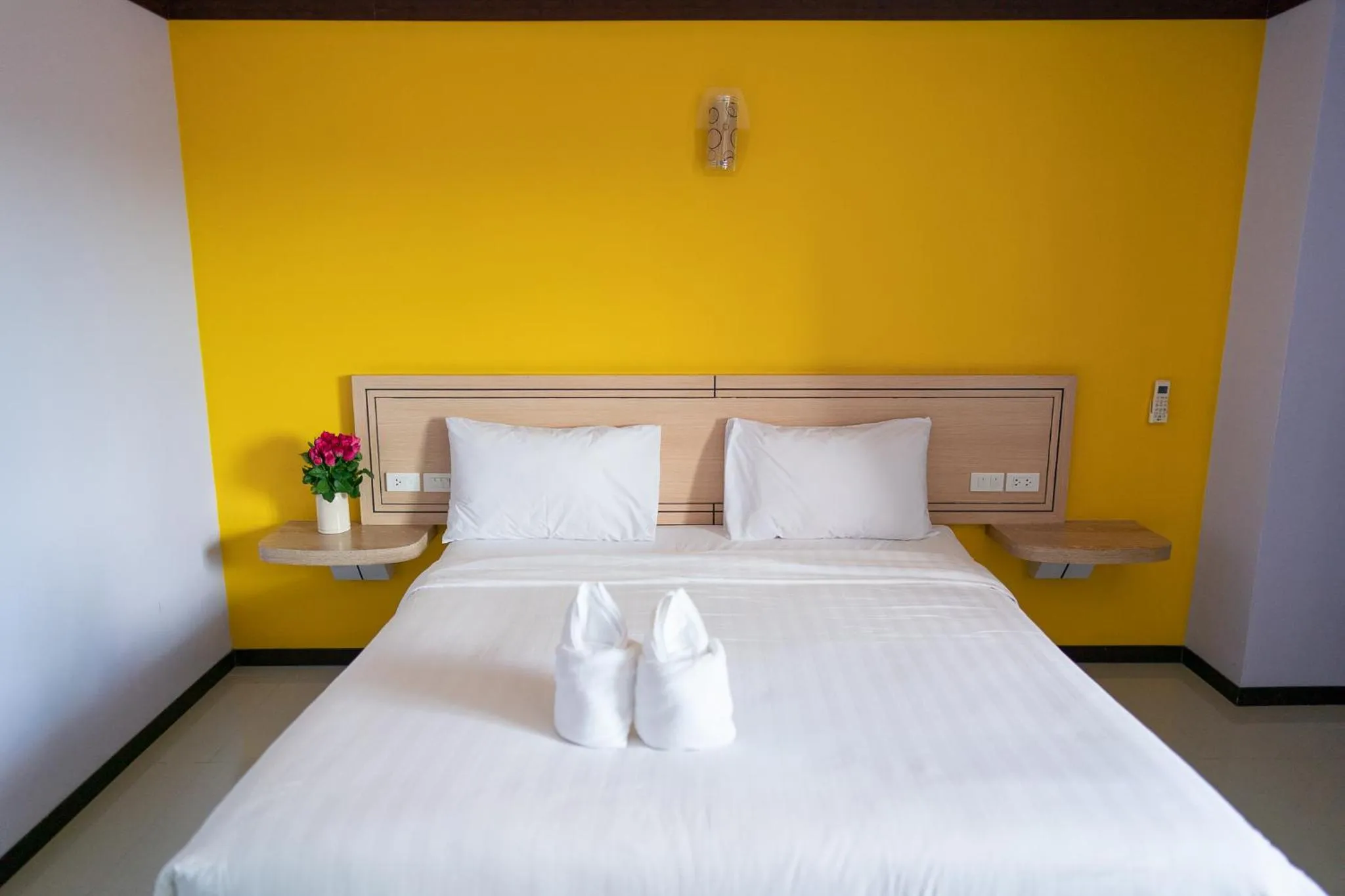 Bed in Thungtawan Hotel