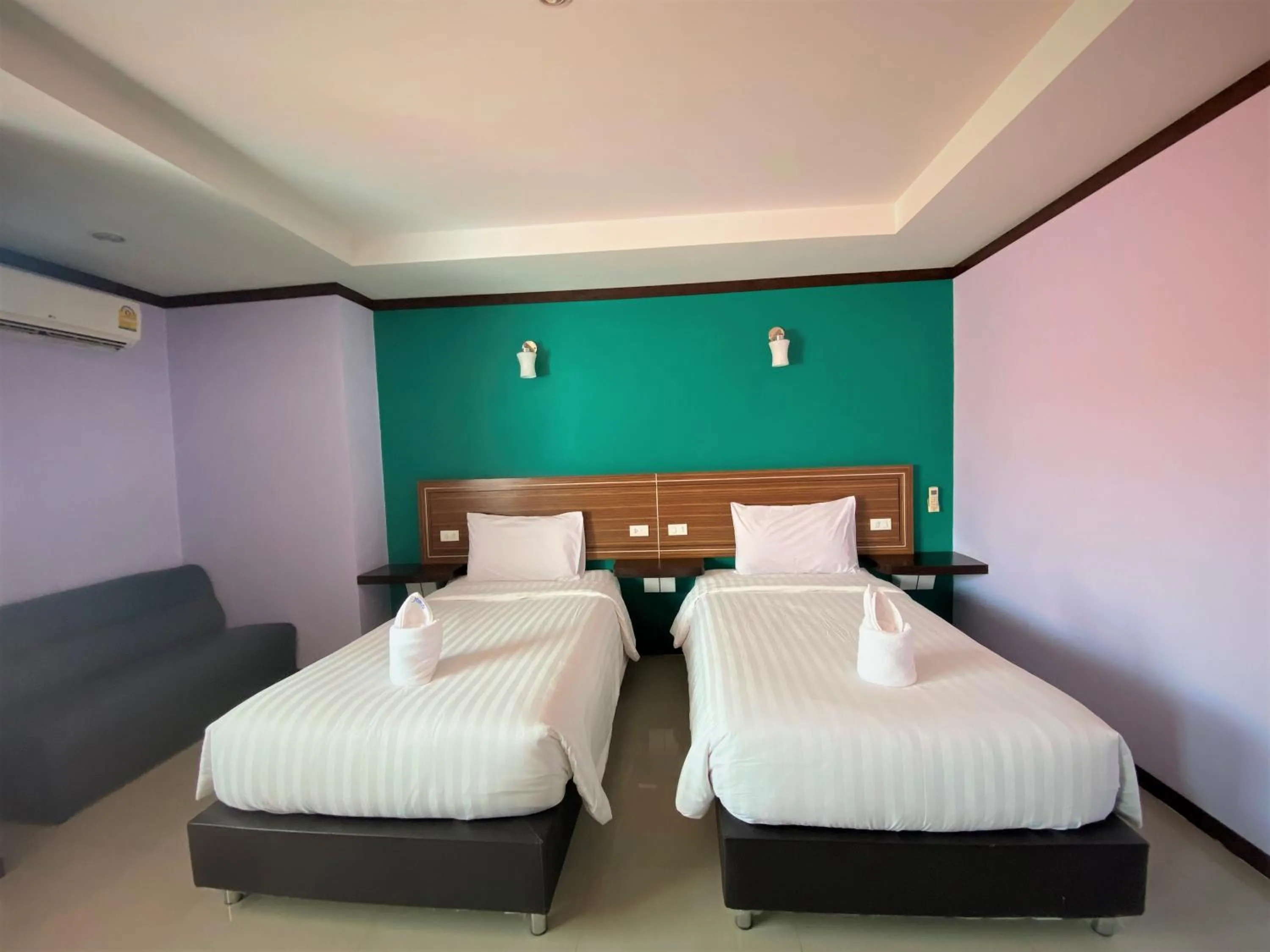 Deluxe Twin Room in Thungtawan Hotel