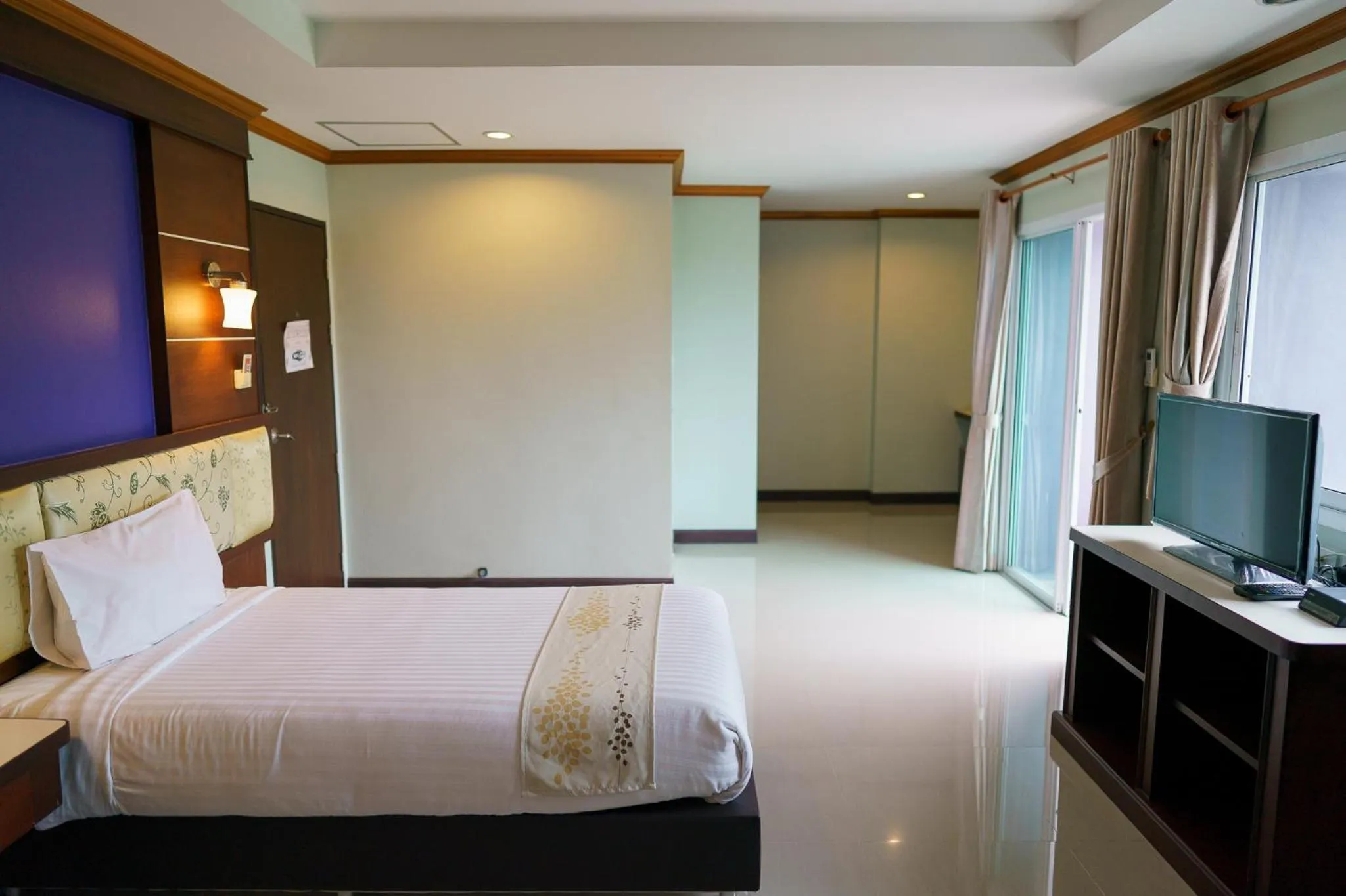 Bed in Thungtawan Hotel