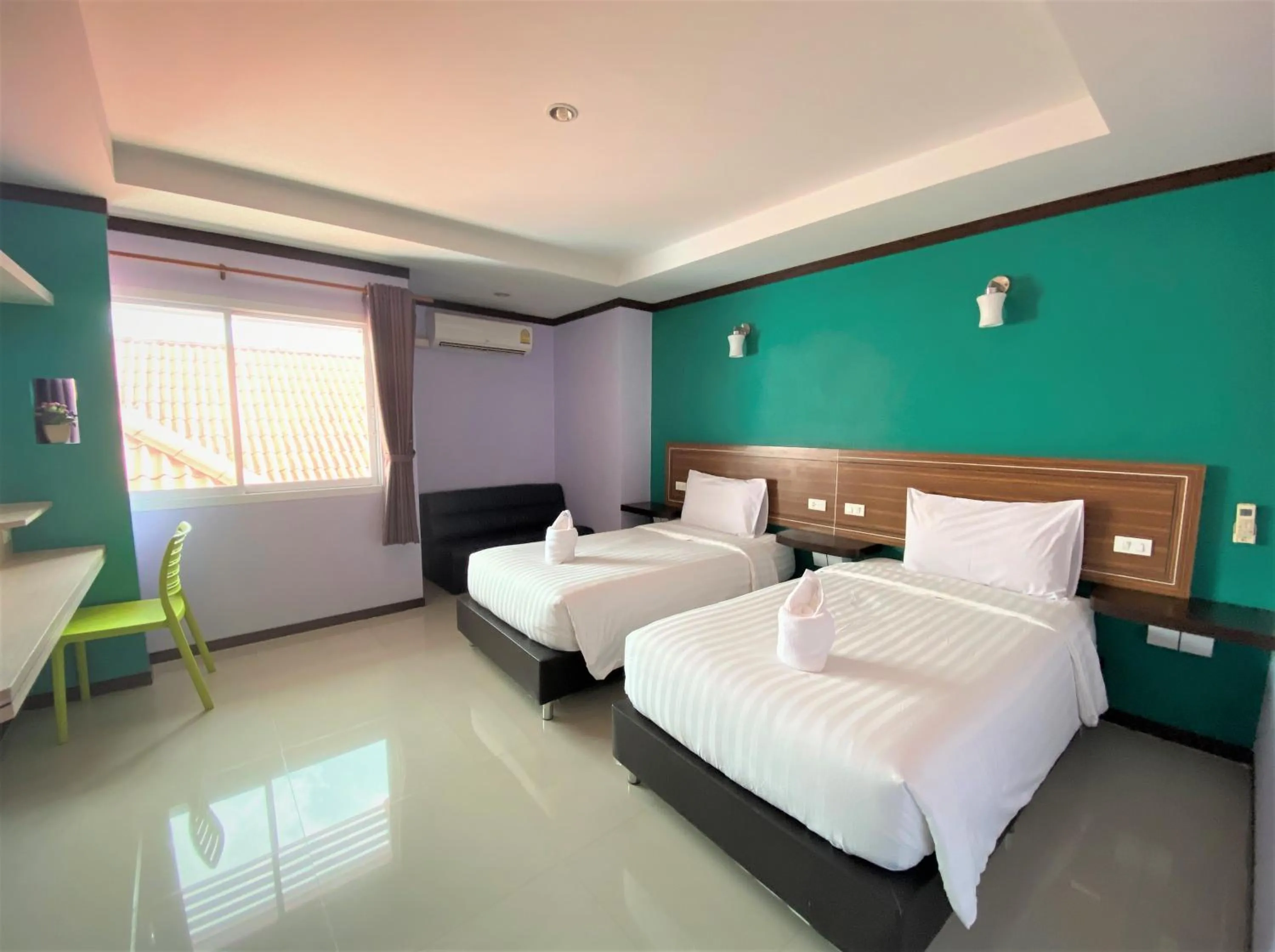 Bed in Thungtawan Hotel