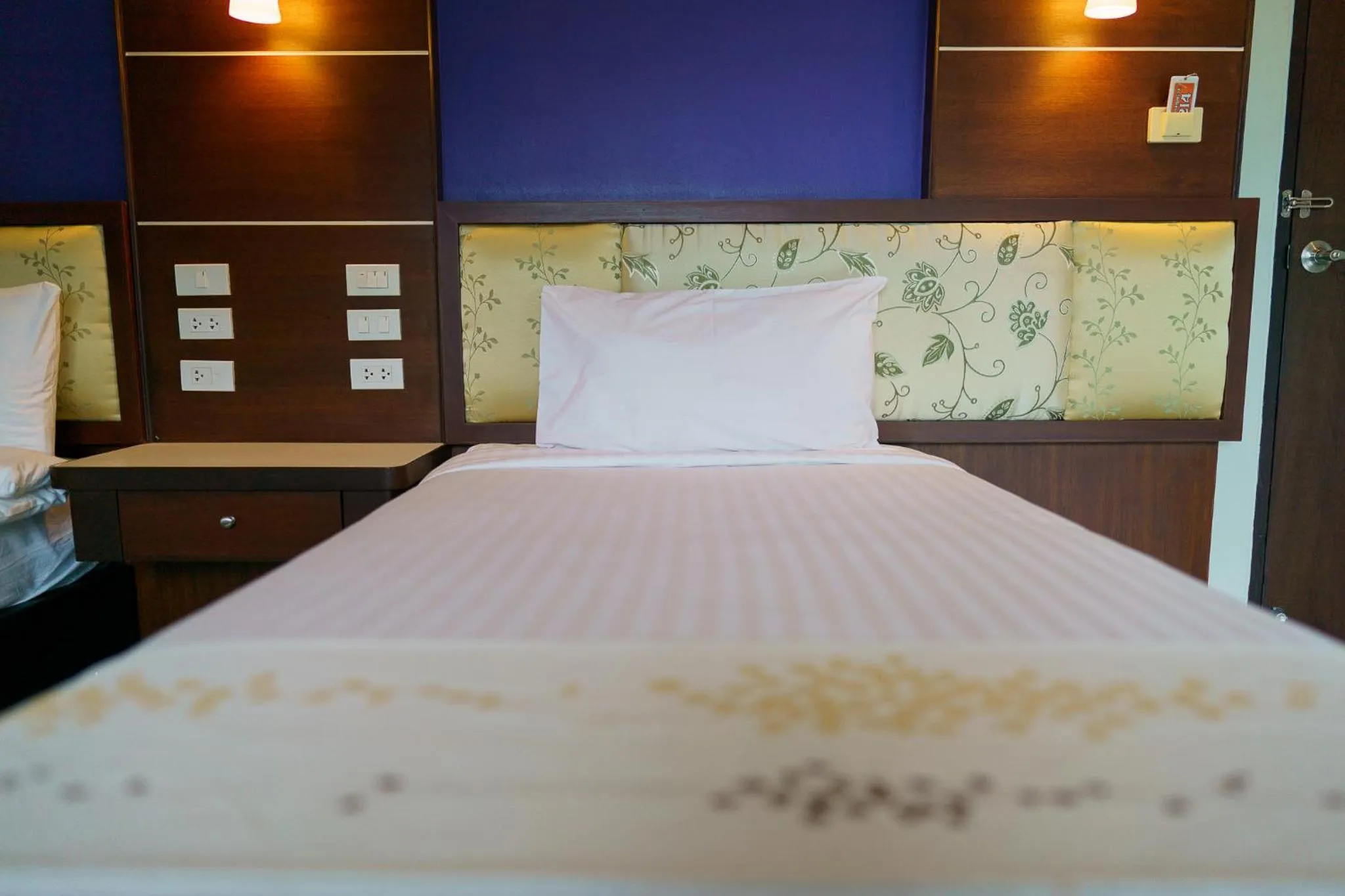 Bed in Thungtawan Hotel