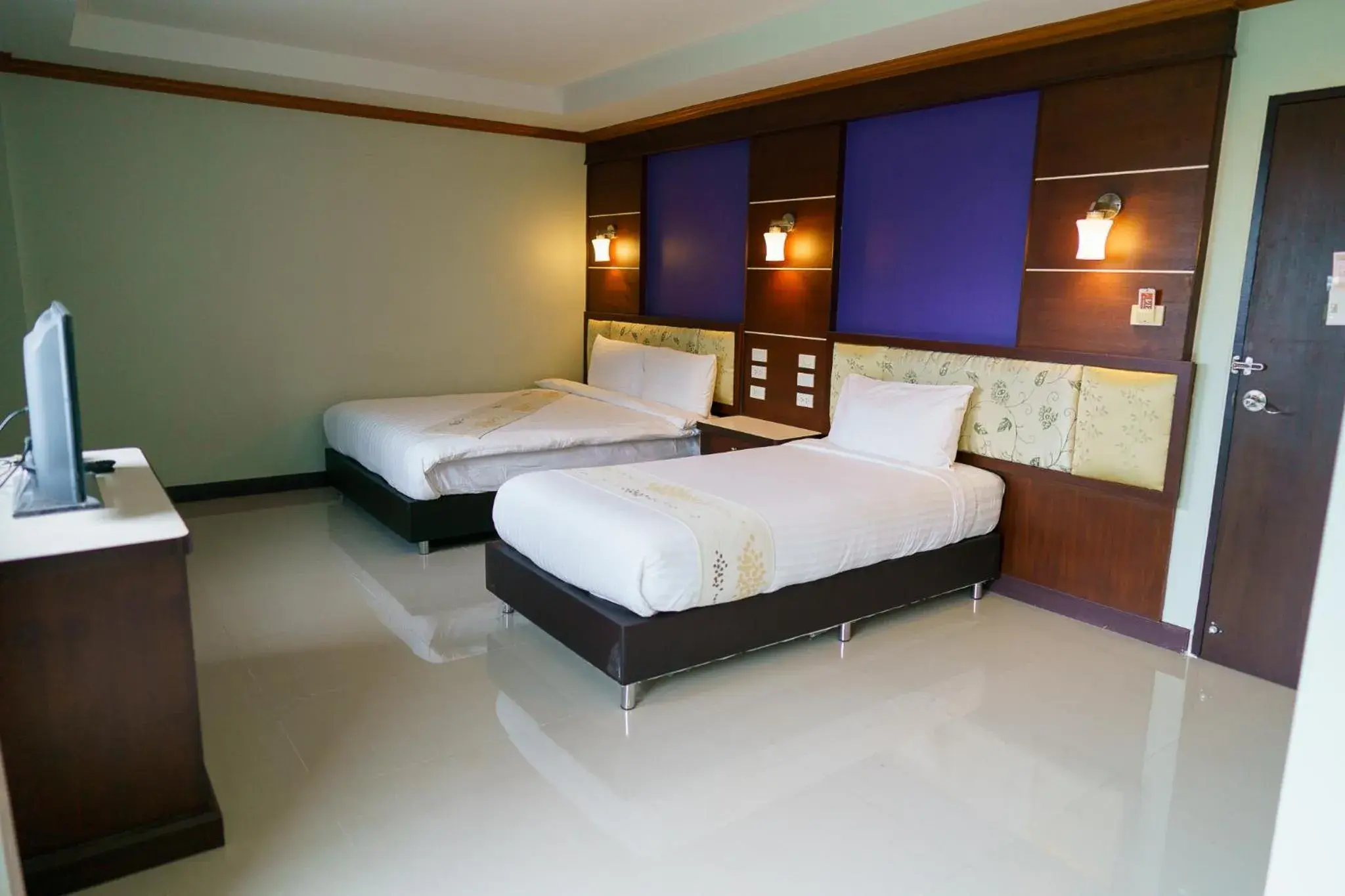 Triple Room with Balcony in Thungtawan Hotel Triple Room with Balcony in Thungtawan Hotel