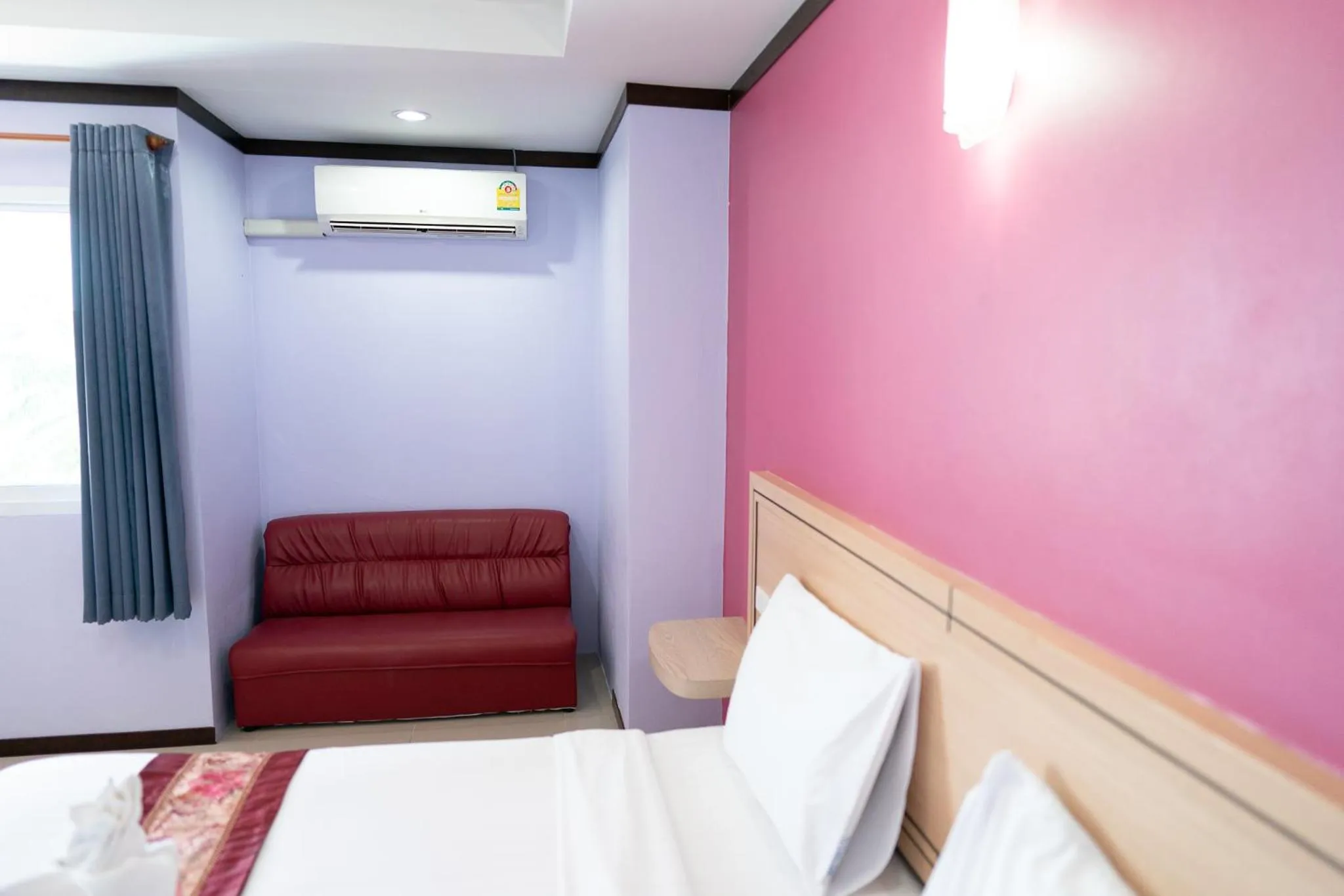 Bed in Thungtawan Hotel