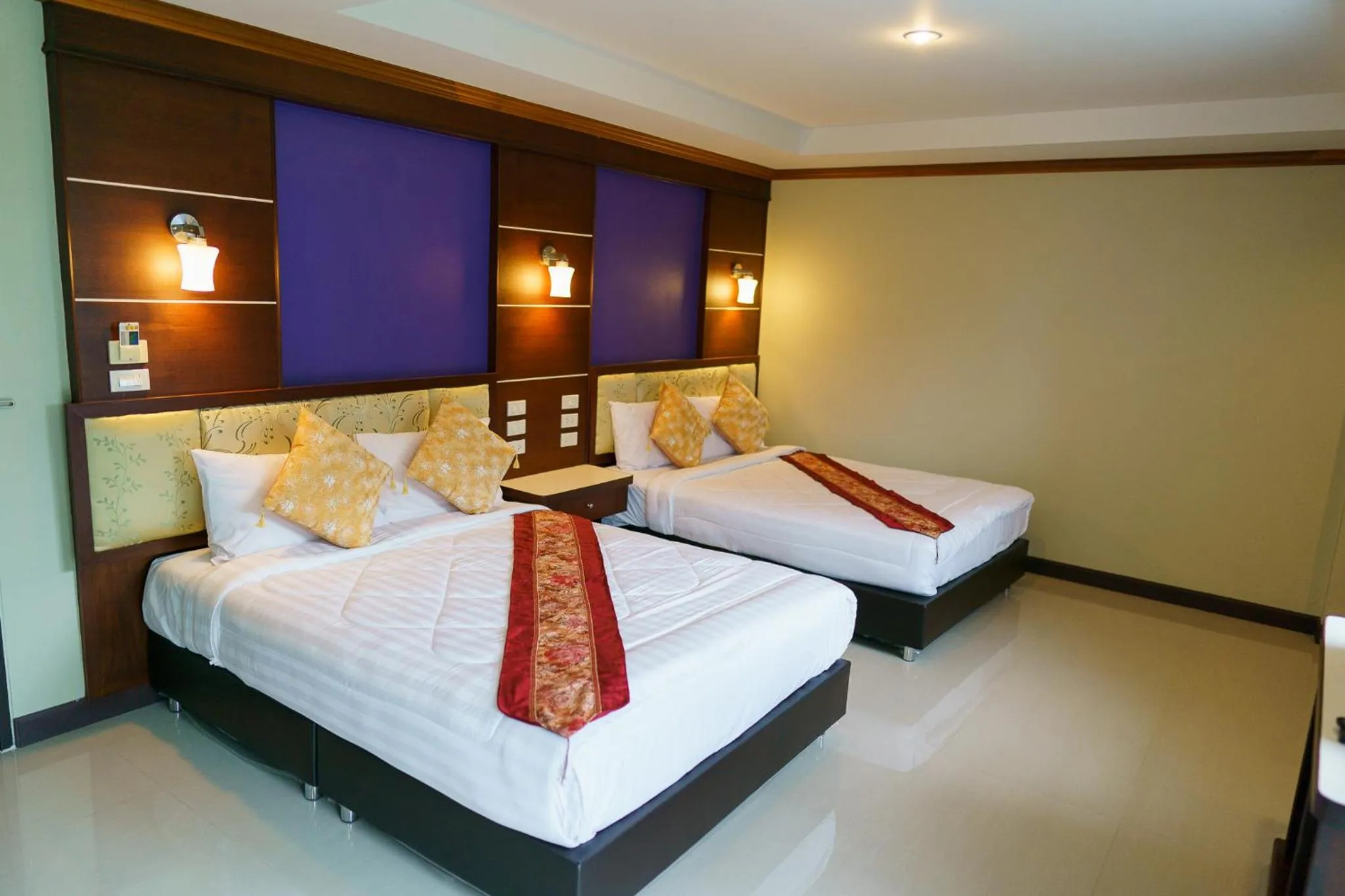 Bed in Thungtawan Hotel