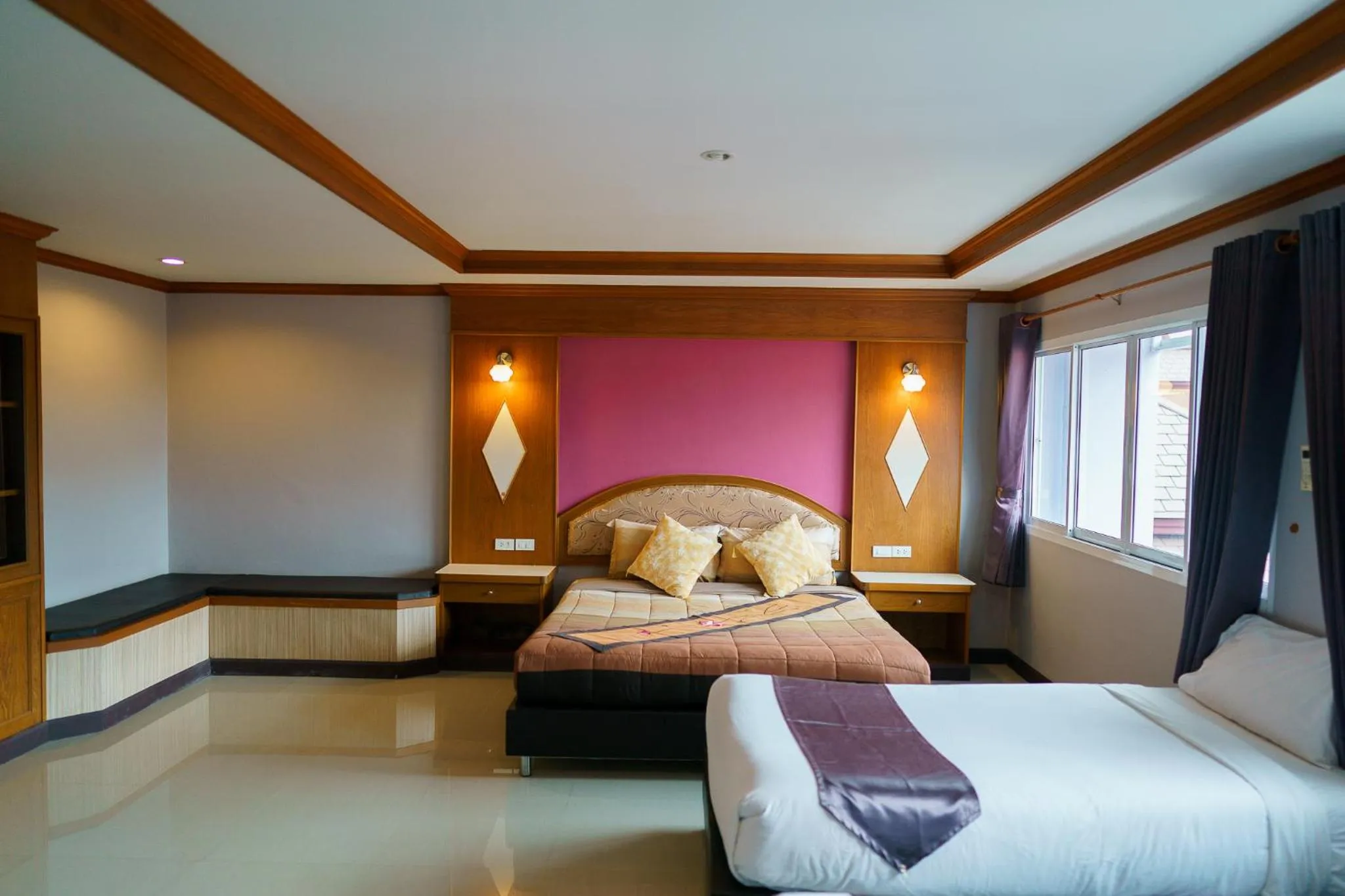 Bed in Thungtawan Hotel
