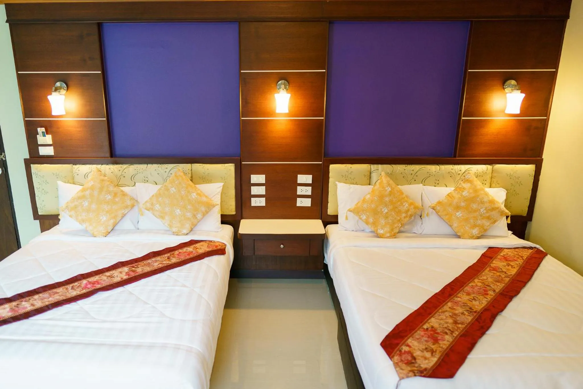 Bed in Thungtawan Hotel