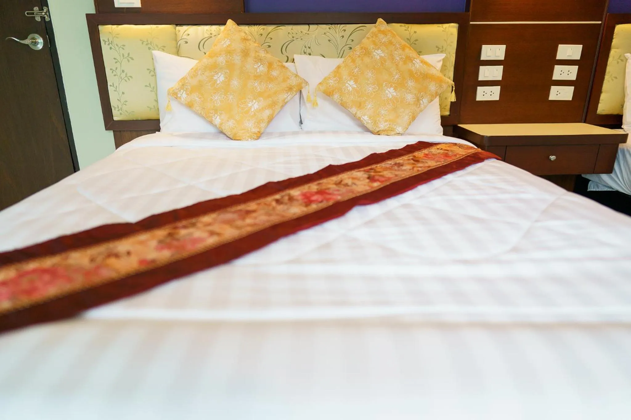 Bed in Thungtawan Hotel