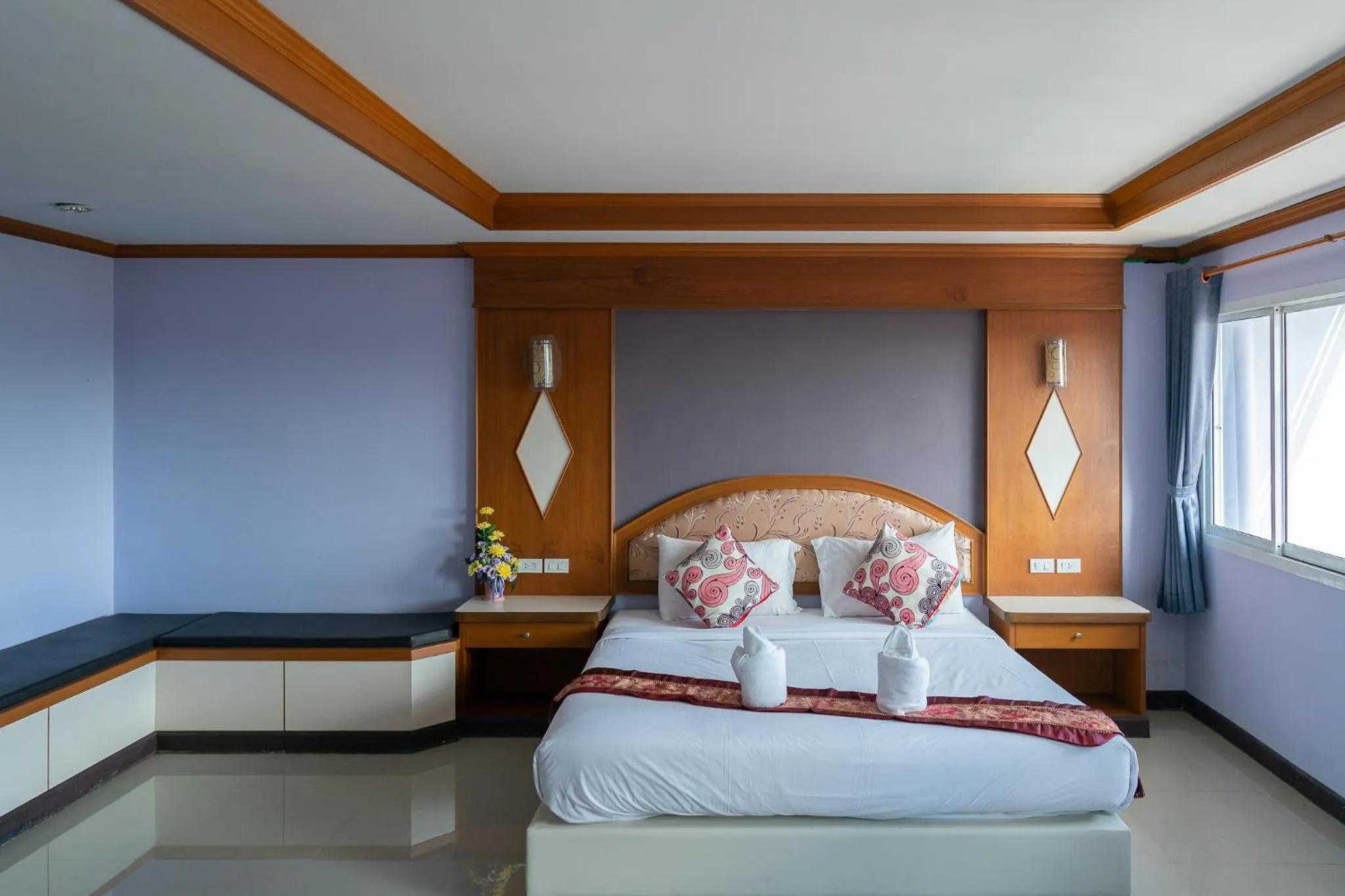 Bed in Thungtawan Hotel