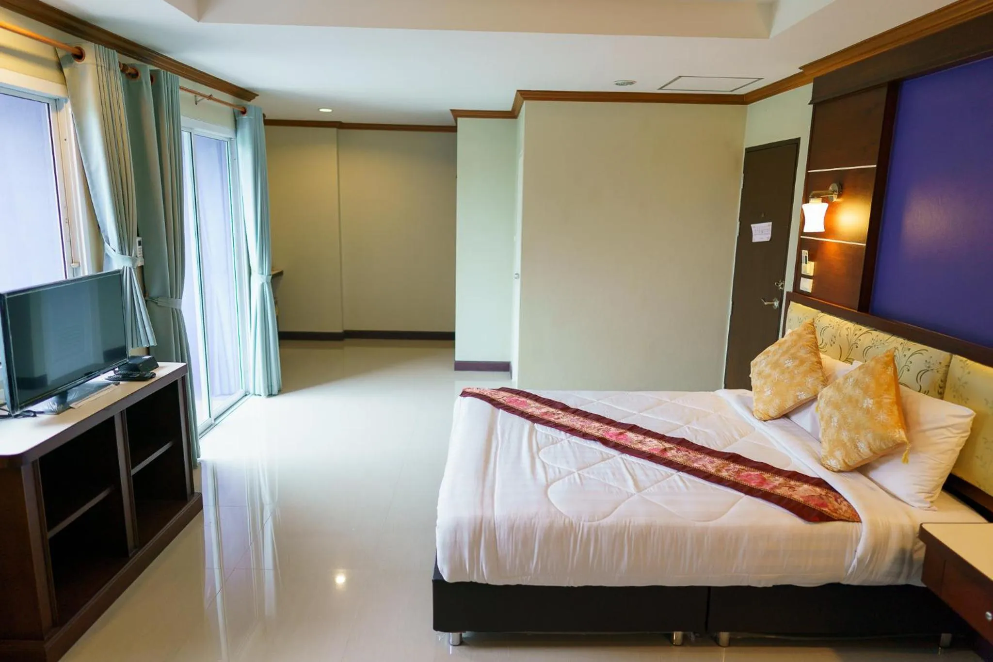 Bed in Thungtawan Hotel