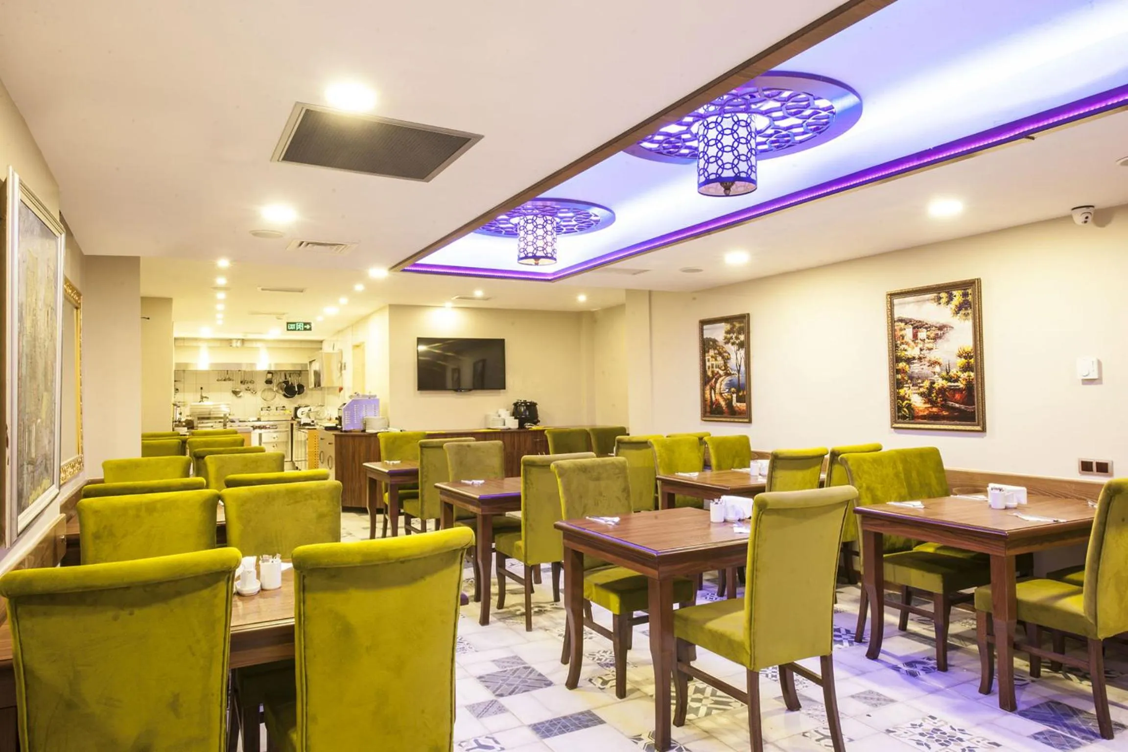 Restaurant/places to eat in Hotel Ney