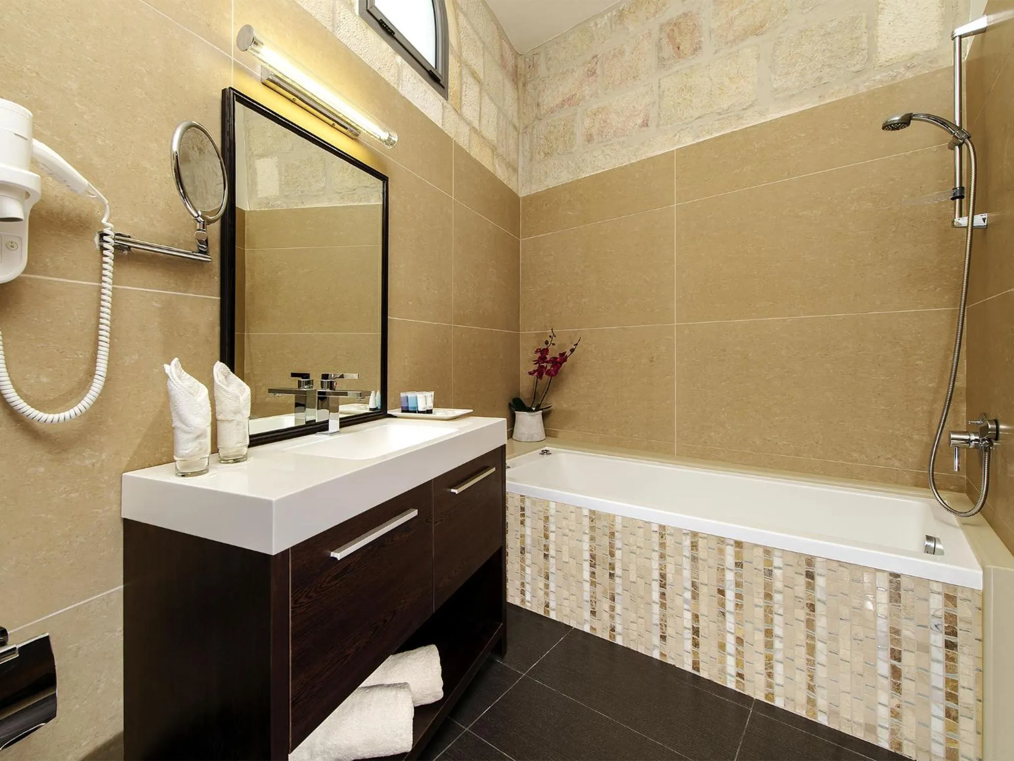 Toilet in The Sephardic House Hotel in The Jewish Quarter