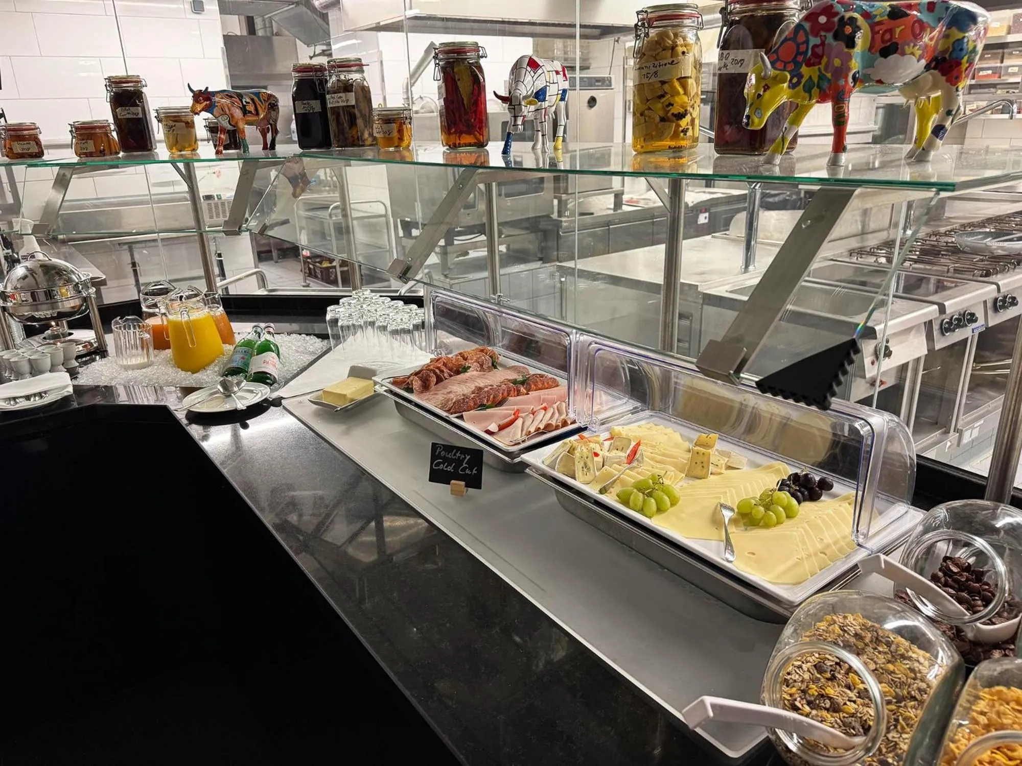 Buffet breakfast in Hotel im Haus zur Hanse