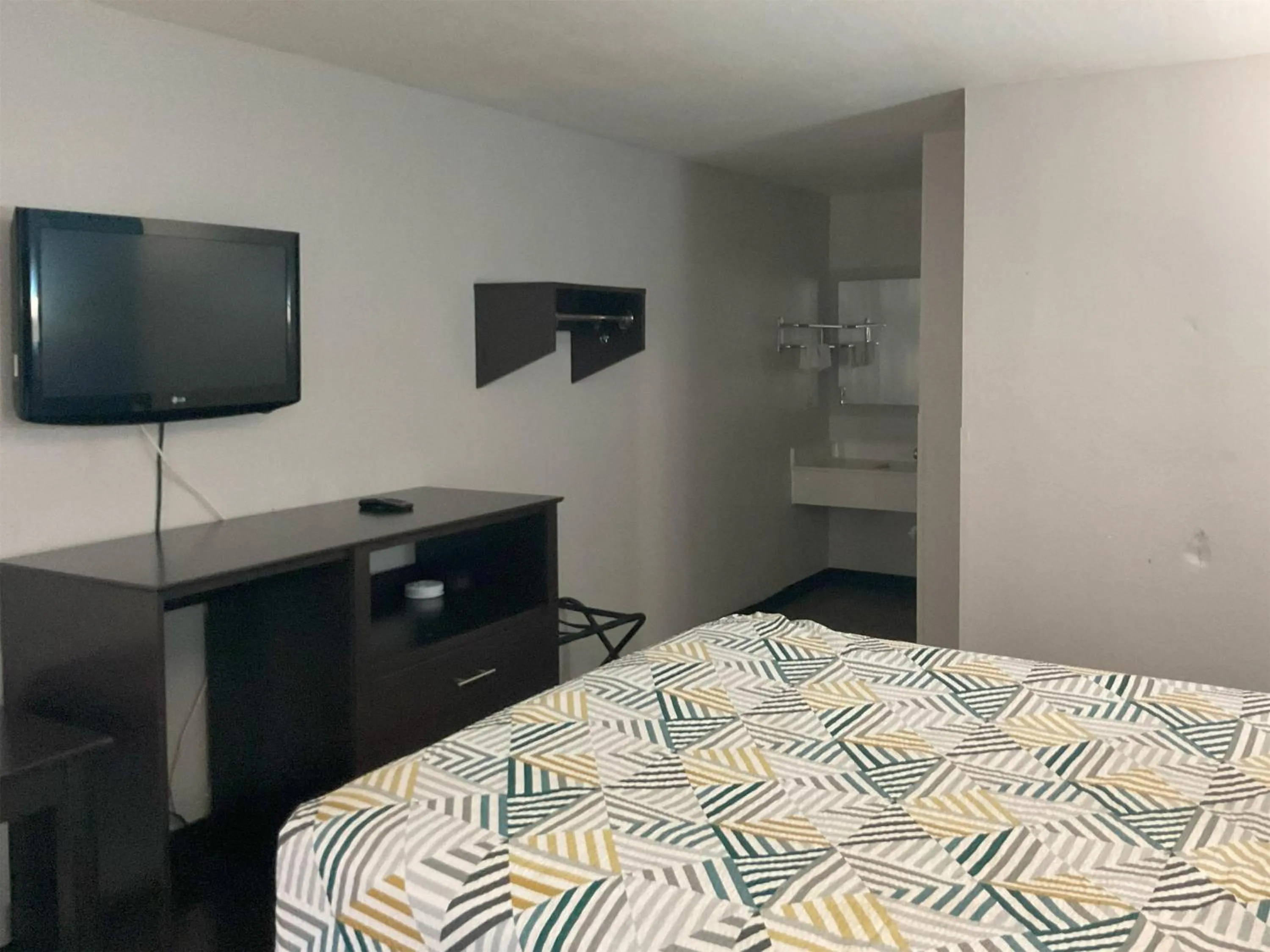 Bedroom, Bed in Motel 6 Baton Rouge East, LA I12