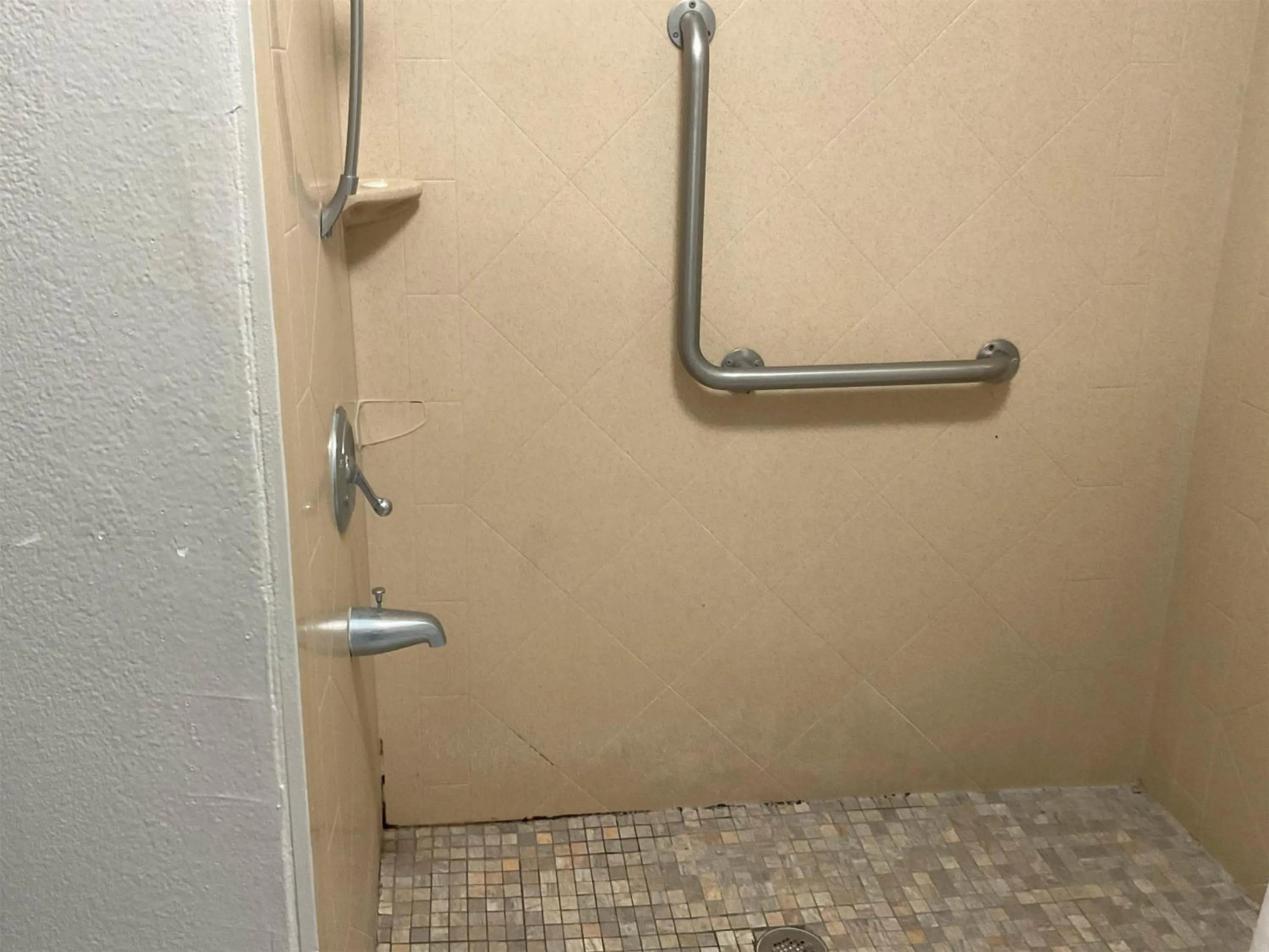 Bathroom in Motel 6 Baton Rouge East, LA I12