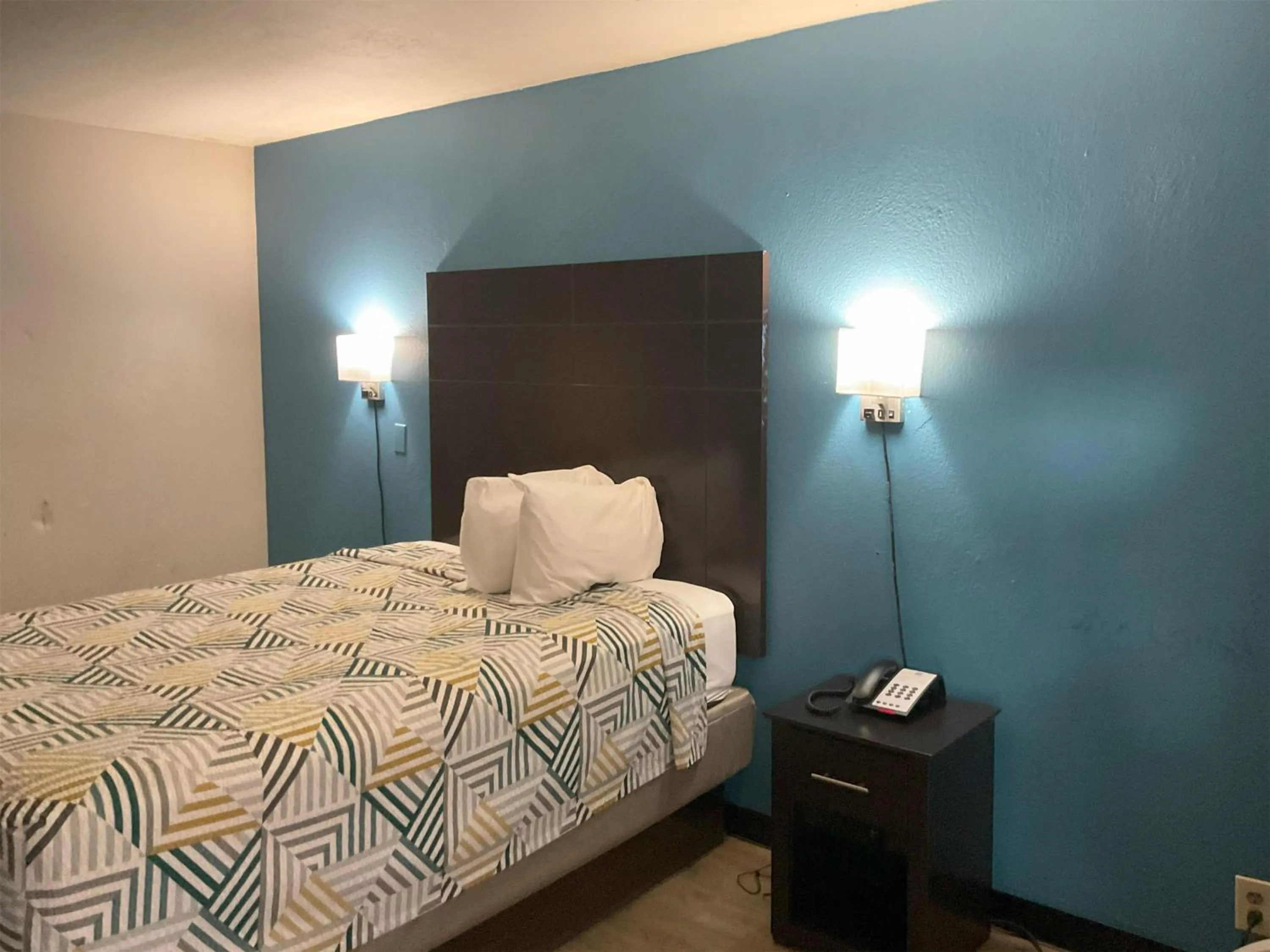 Bedroom, Bed in Motel 6 Baton Rouge East, LA I12