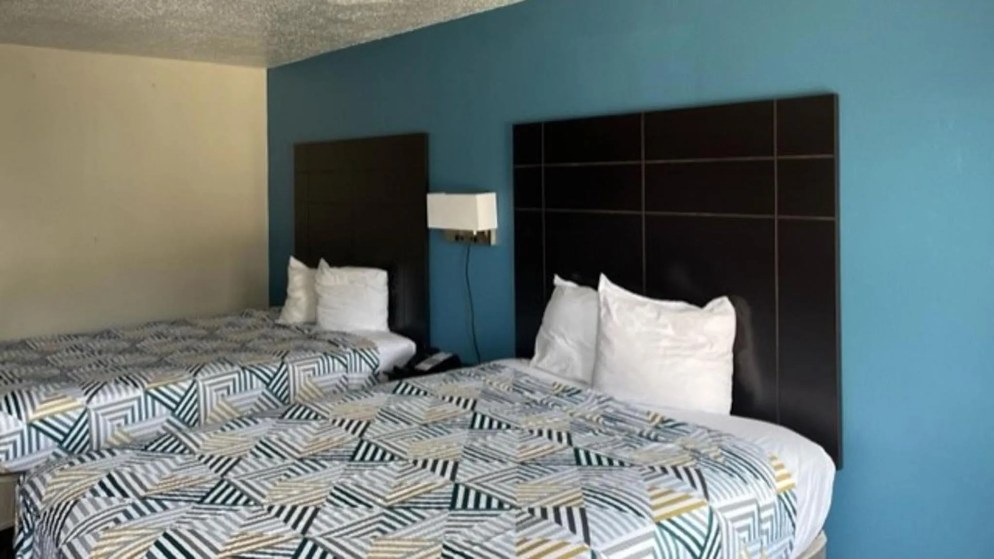 Bedroom, Bed in Motel 6 Baton Rouge East, LA I12