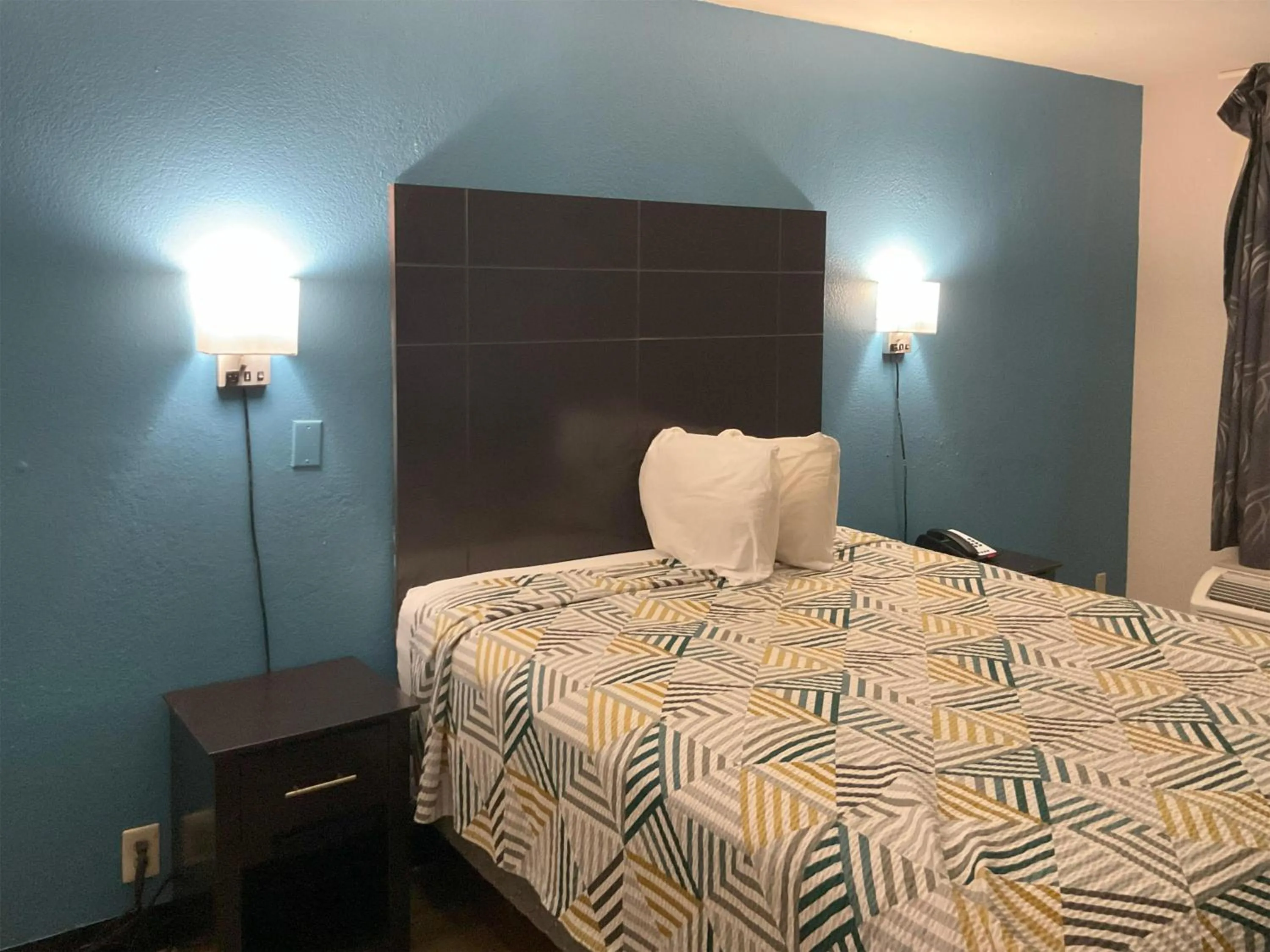 Bedroom, Bed in Motel 6 Baton Rouge East, LA I12