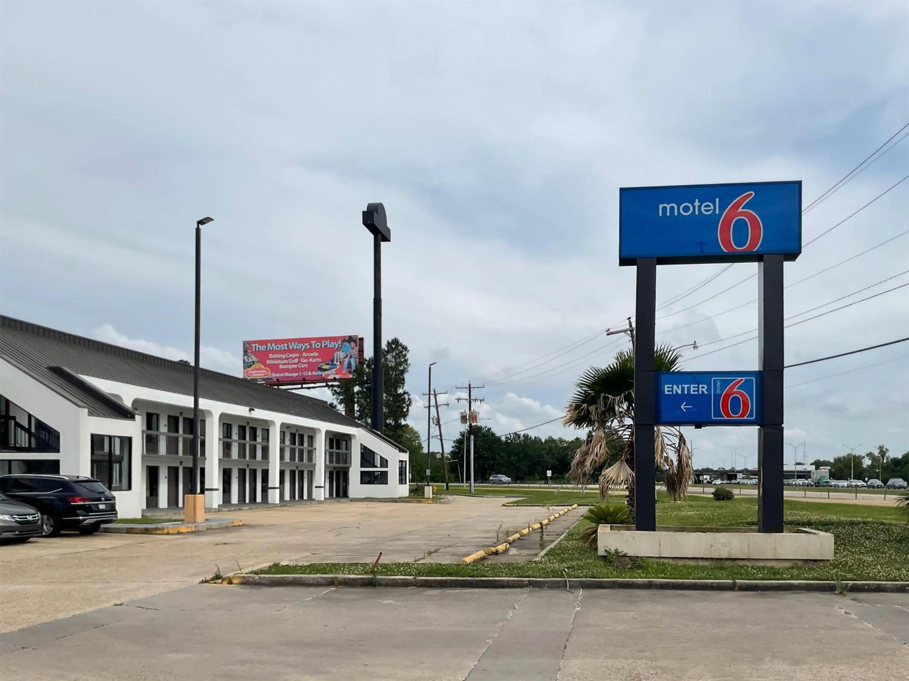 Property building in Motel 6 Baton Rouge East, LA I12