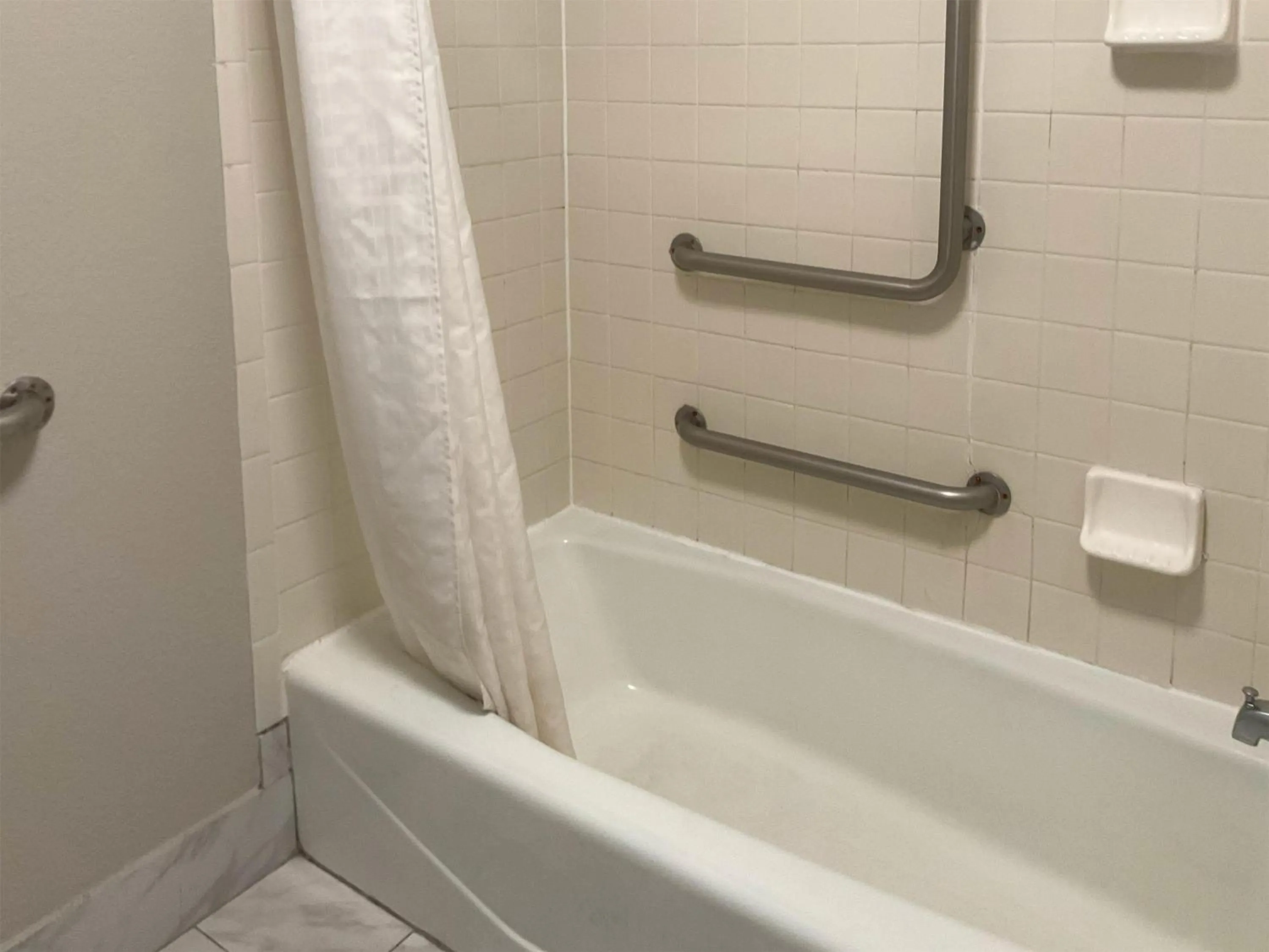 Bathroom in Motel 6 Baton Rouge East, LA I12
