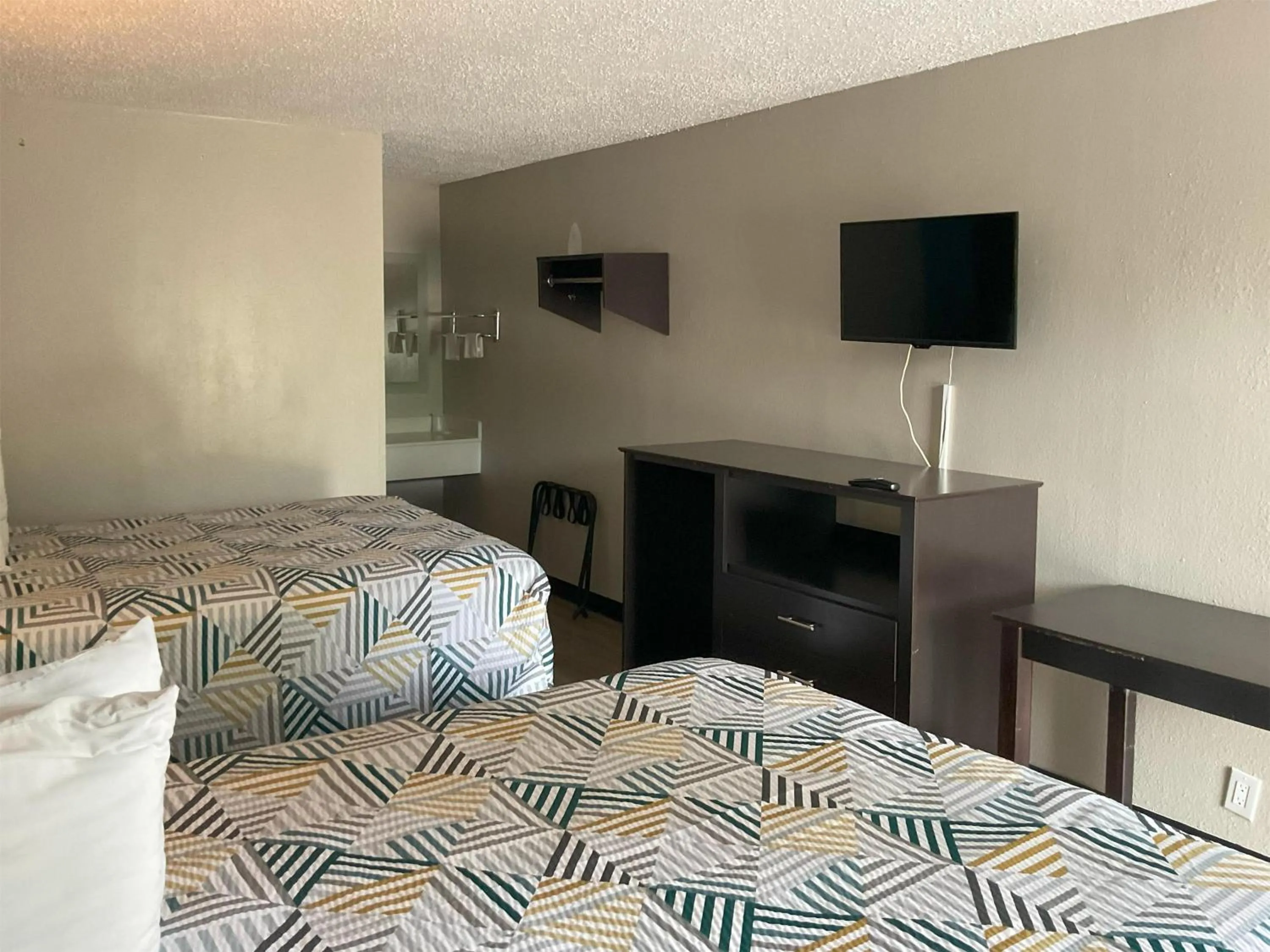 Bedroom, Bed in Motel 6 Baton Rouge East, LA I12